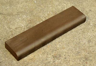 Hasle, lang brun afrundet kantflise - 1