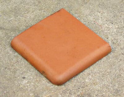 Hasle rød med afrundet hjørne