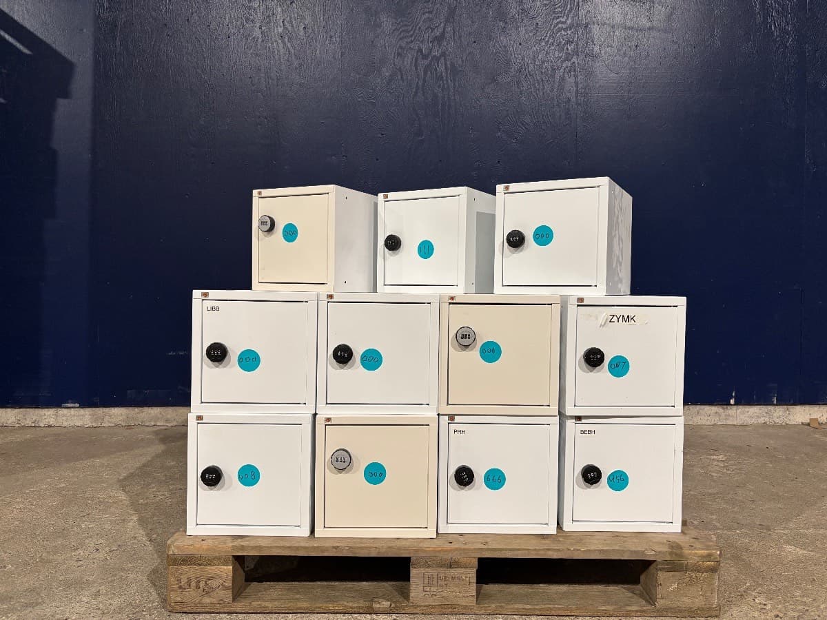 Metalskabe m. kodelås - 1