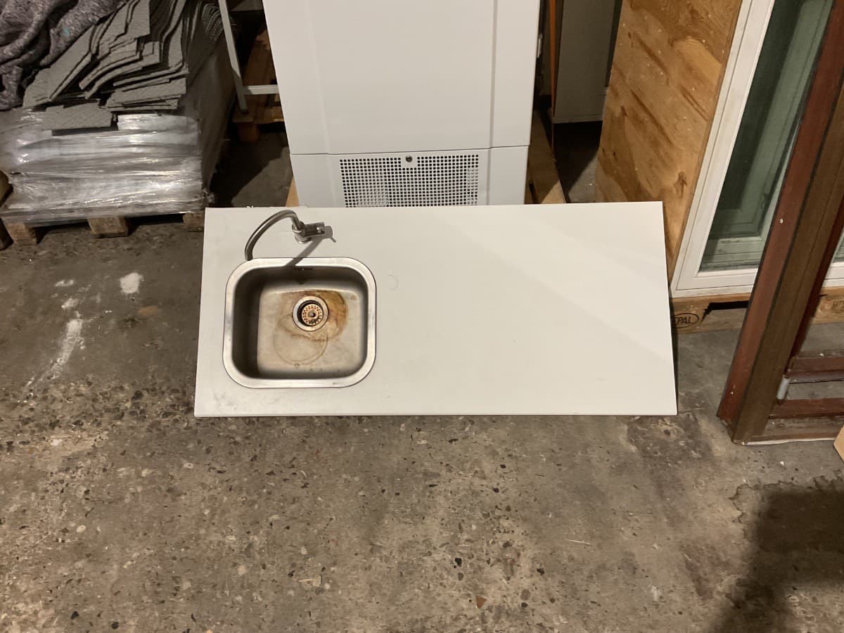 Bordplade med vask - 1