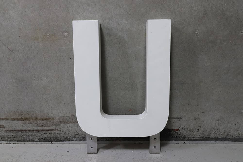 2 akrylbogstaver “U” - 1