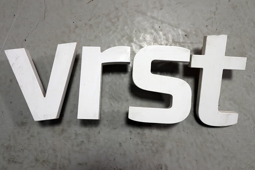 12 akrylbogstaver “v”, “r”, “s” og “t” - 1