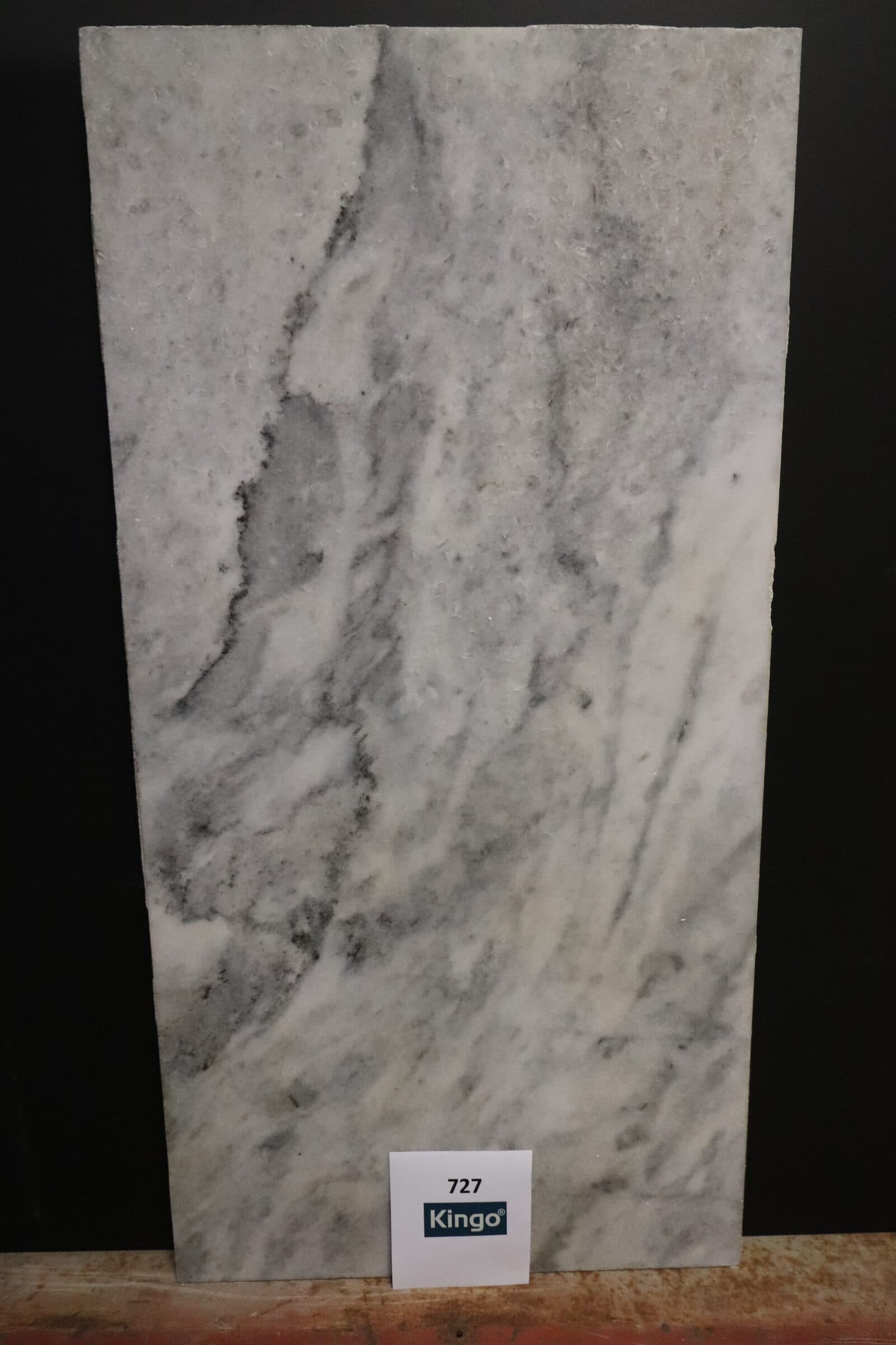 Marmorplade 40 x 79 x 2cm Pris kr. 300,-/stk