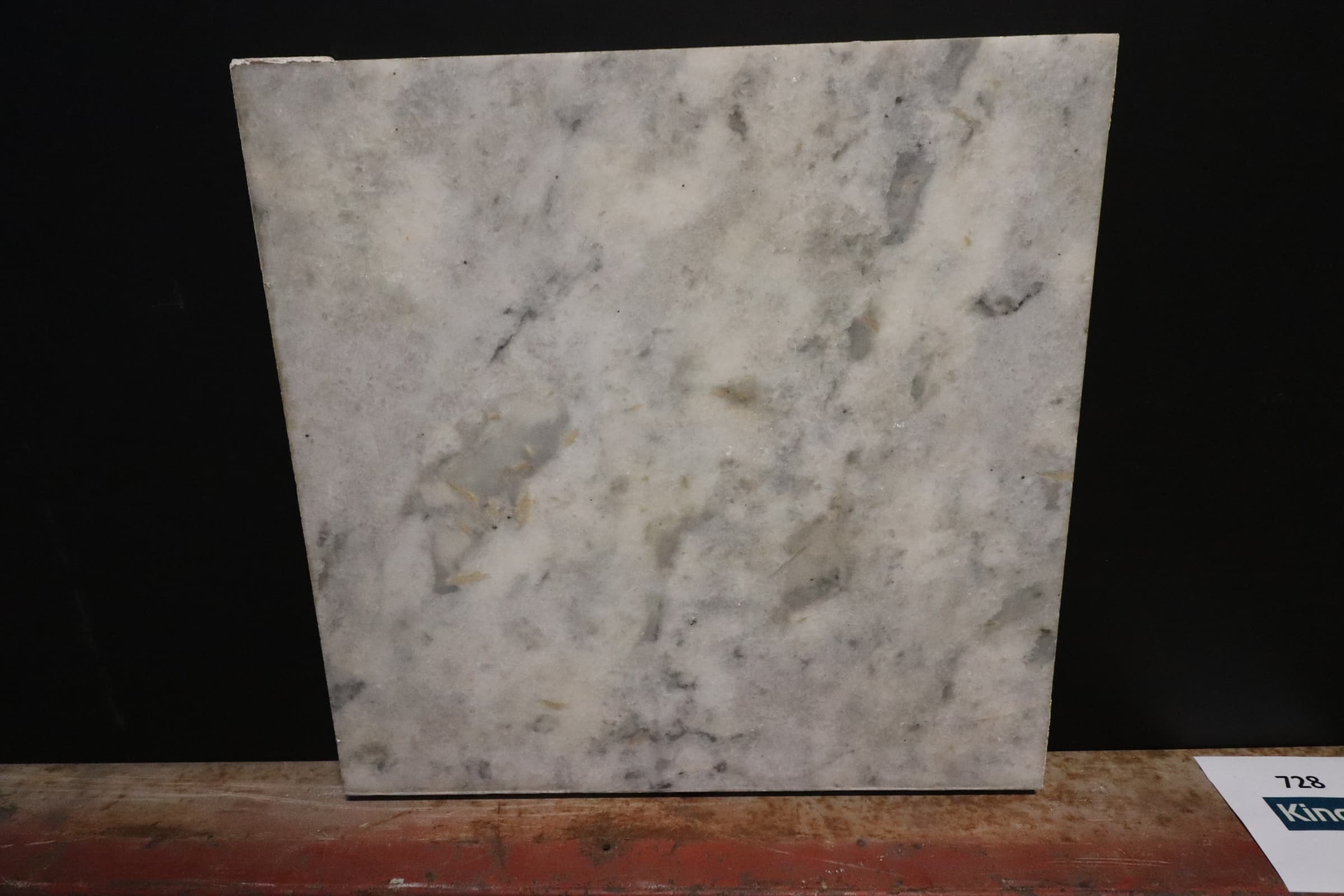 Marmorplade 35 x 41 x 2 cm Pris kr. 150,-/stk