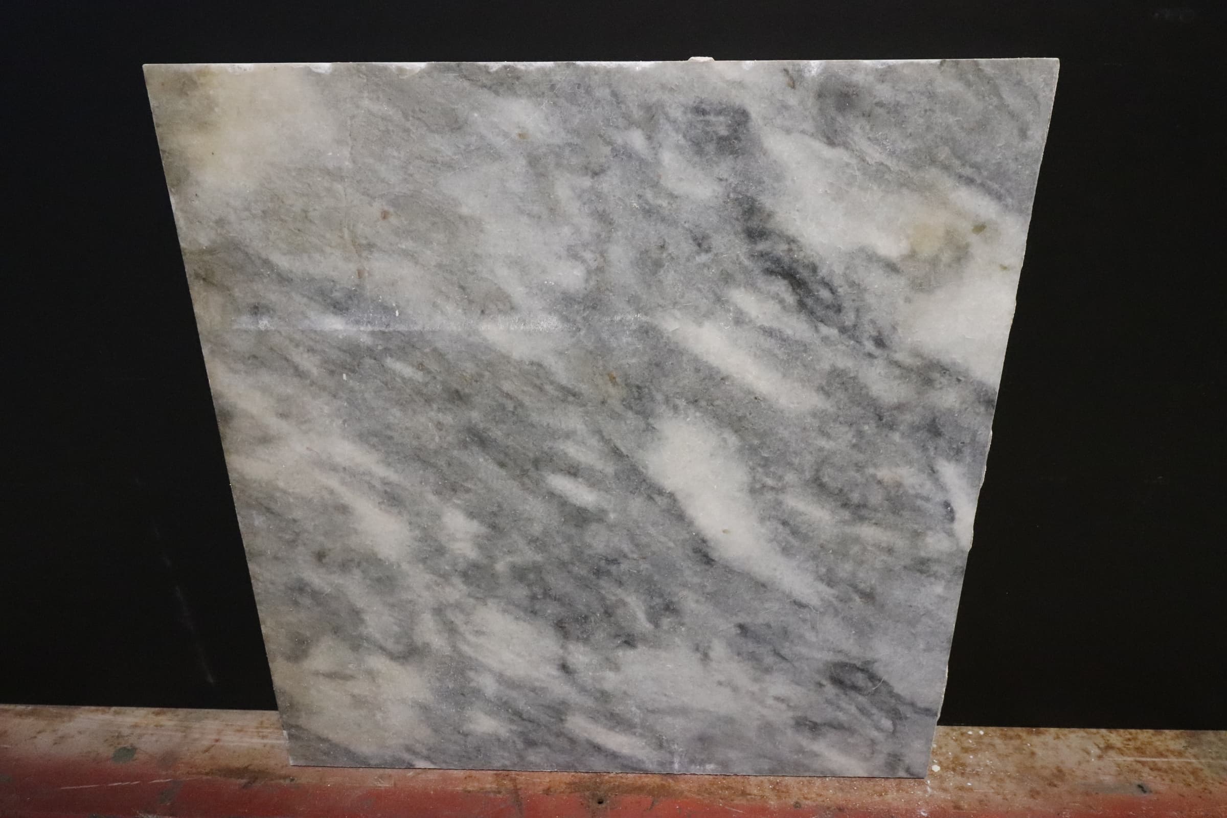 Marmorplade 46 x 48 x 2 cm Pris kr.185,-/stk