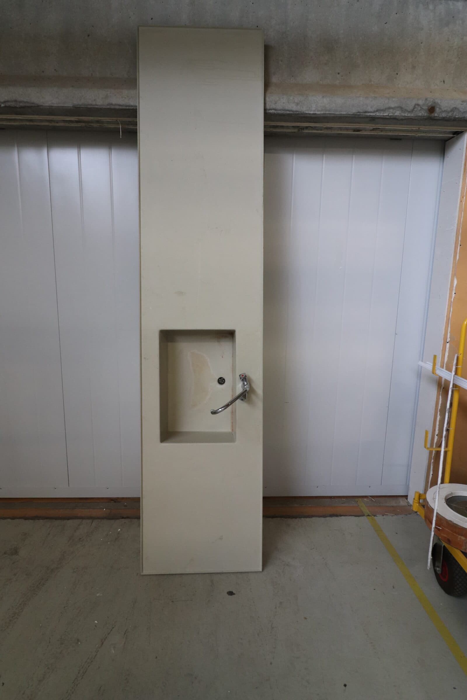 Hård plast bordplade 65x285cm med vask og blandingsbatteri – Grå. Pris kr. 1500,-