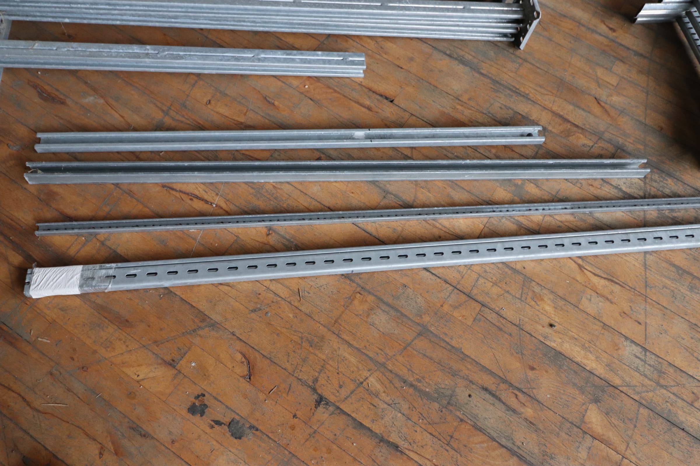 Ankerskinne/Montageskinne Varmforsinket. pris pr længde.