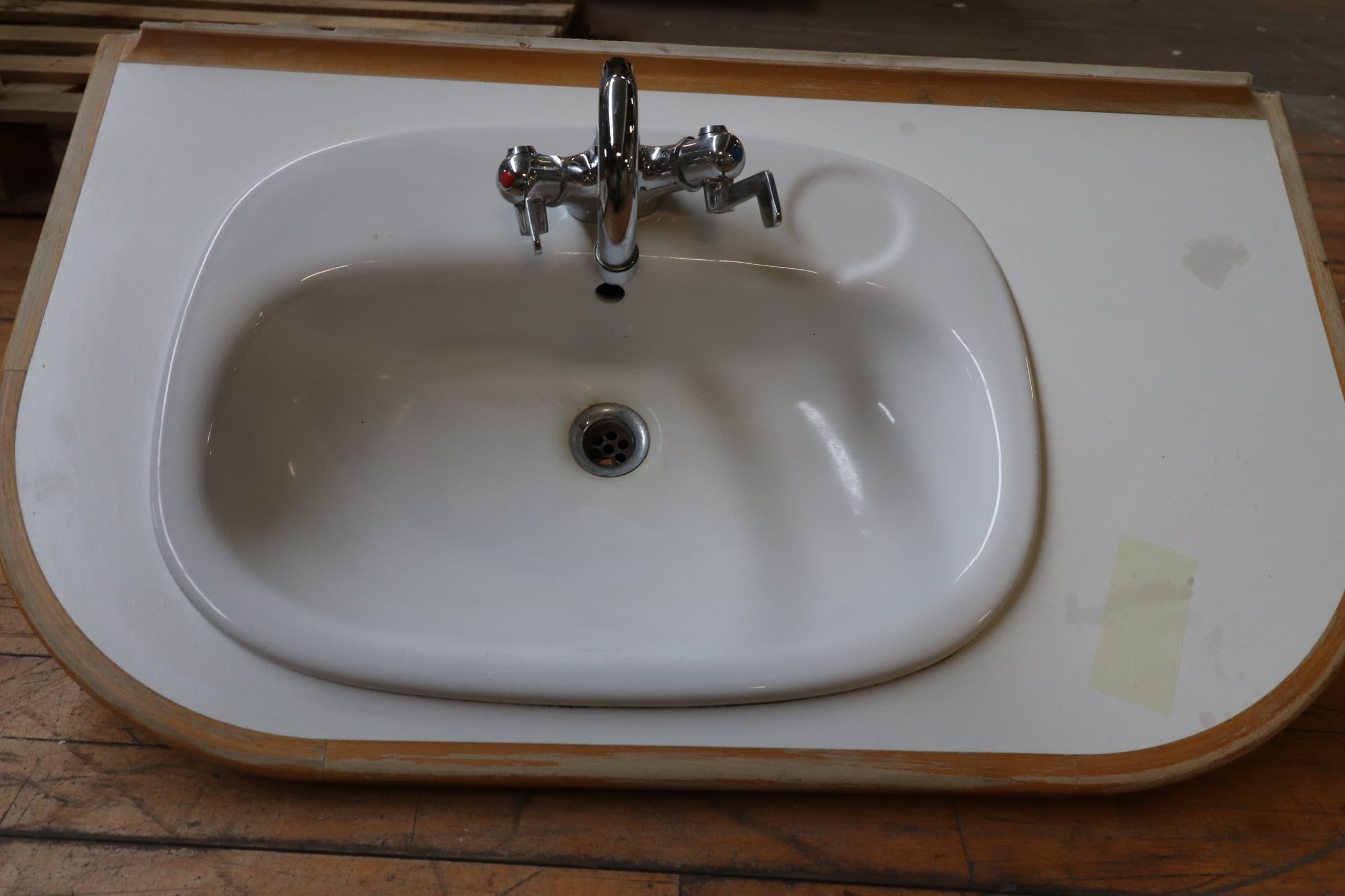 Ifö porcelæns vask u/armatur. - 1