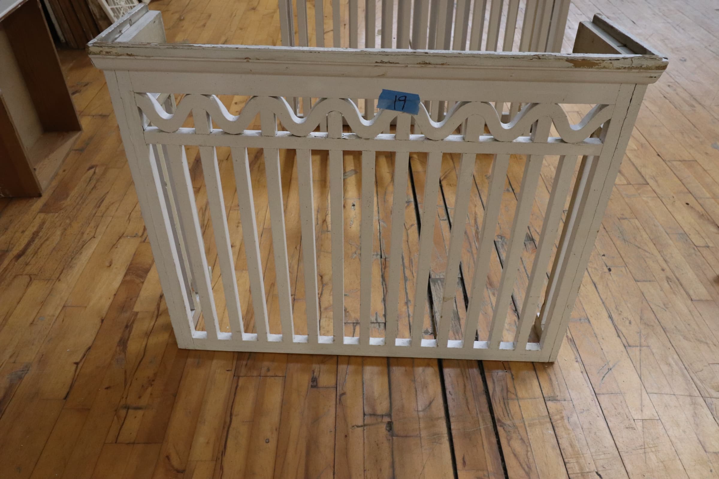 Radiator skjuler fra år 1900 i træ. 93,5x81cm - 1