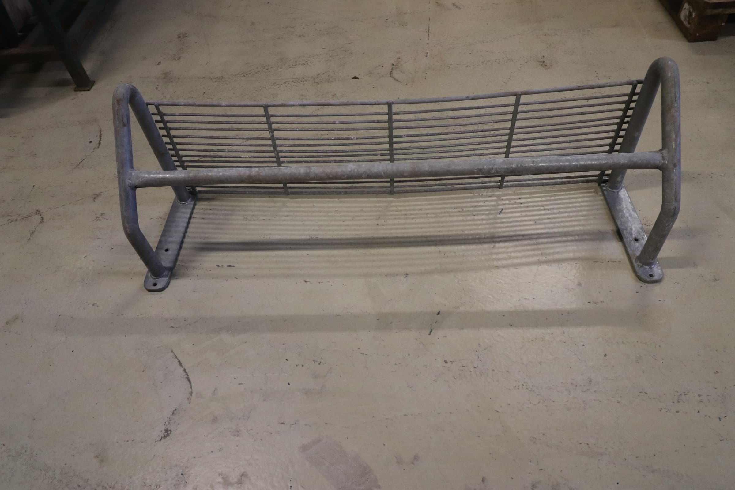 Væghængt omklædnings hattehylde pris pr stk. - 1