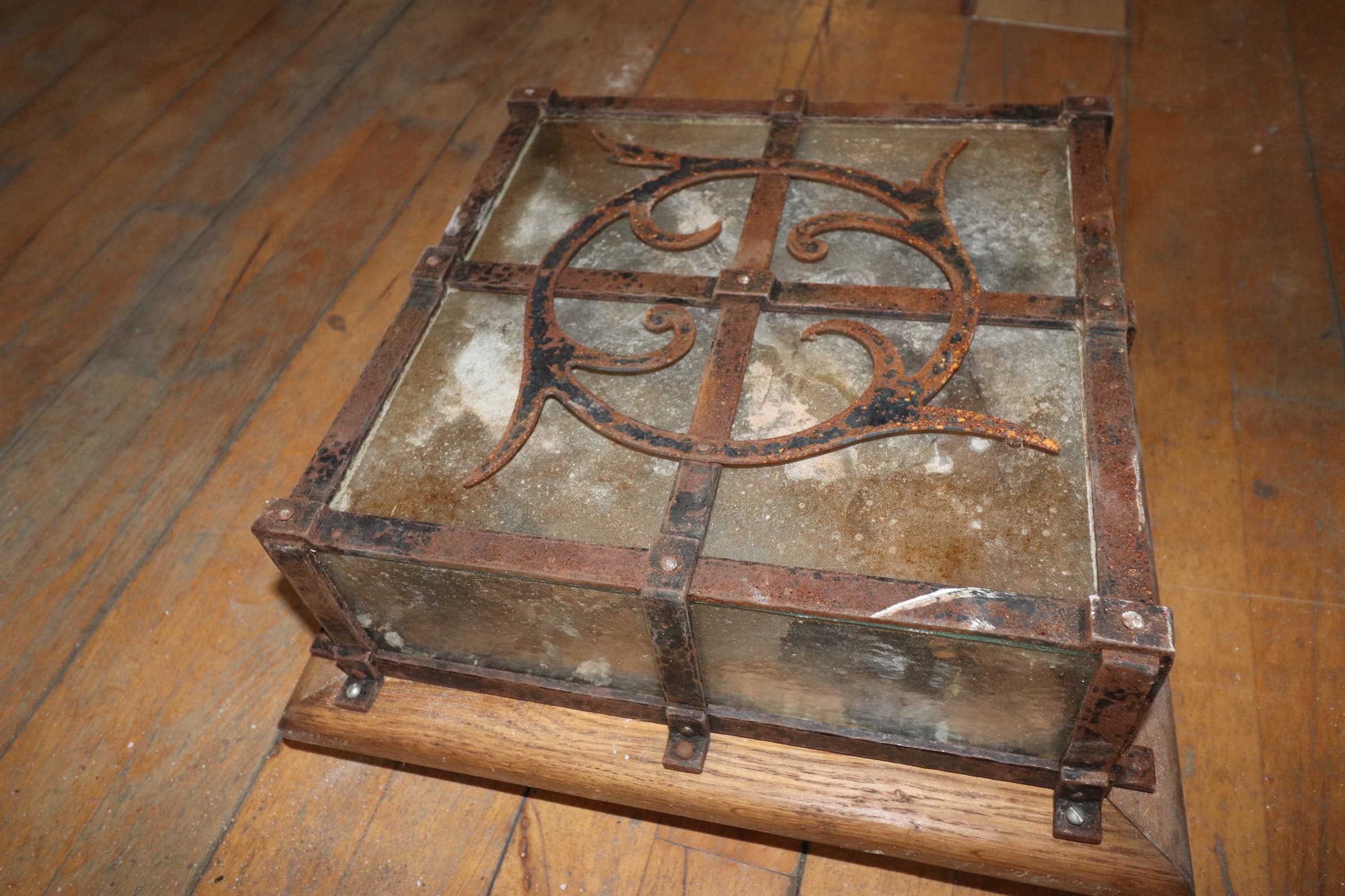 Udendørs lampe i smedjern og glas. - 1