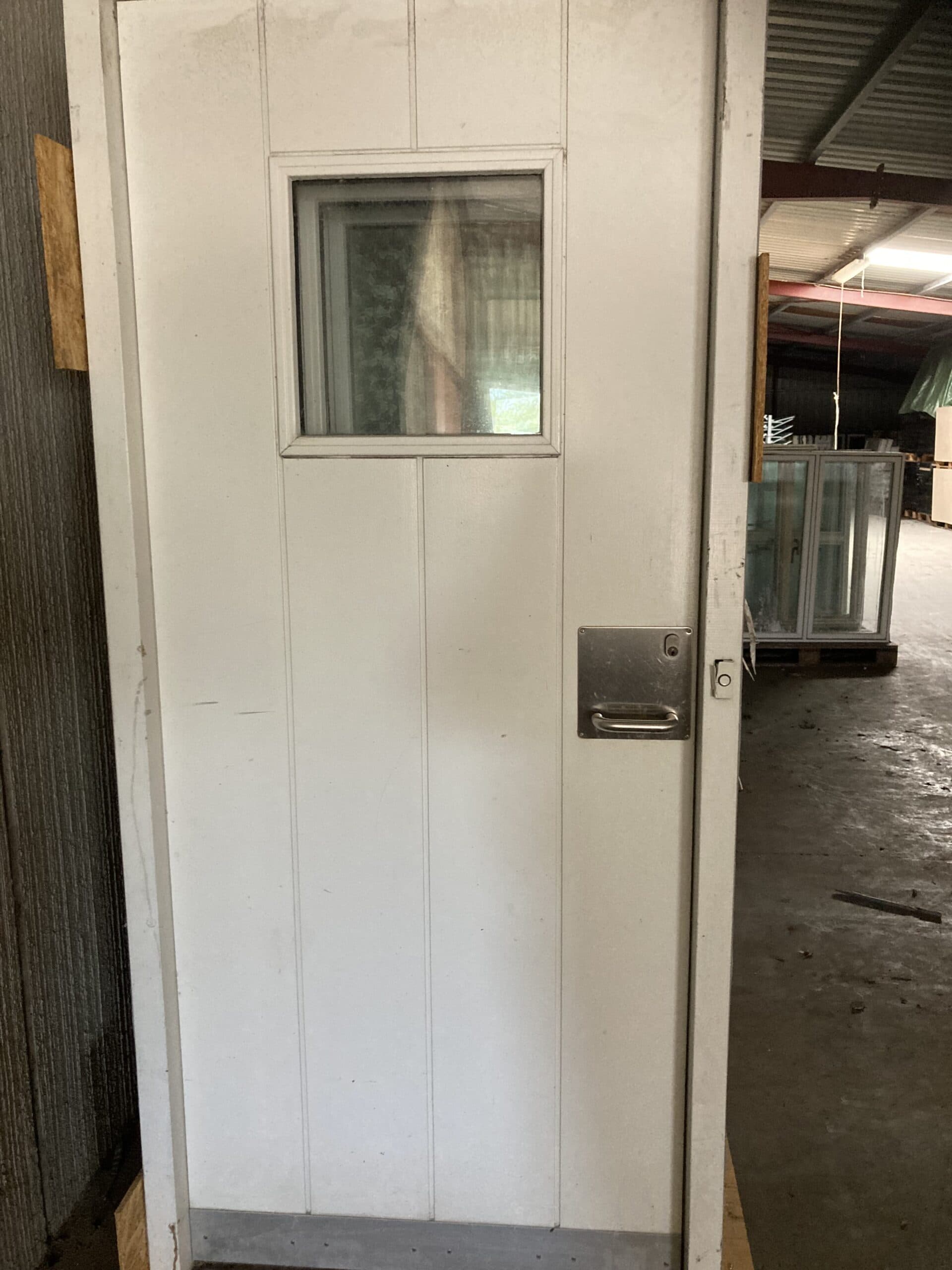 Facade dør hvid træ 945x2130mm.