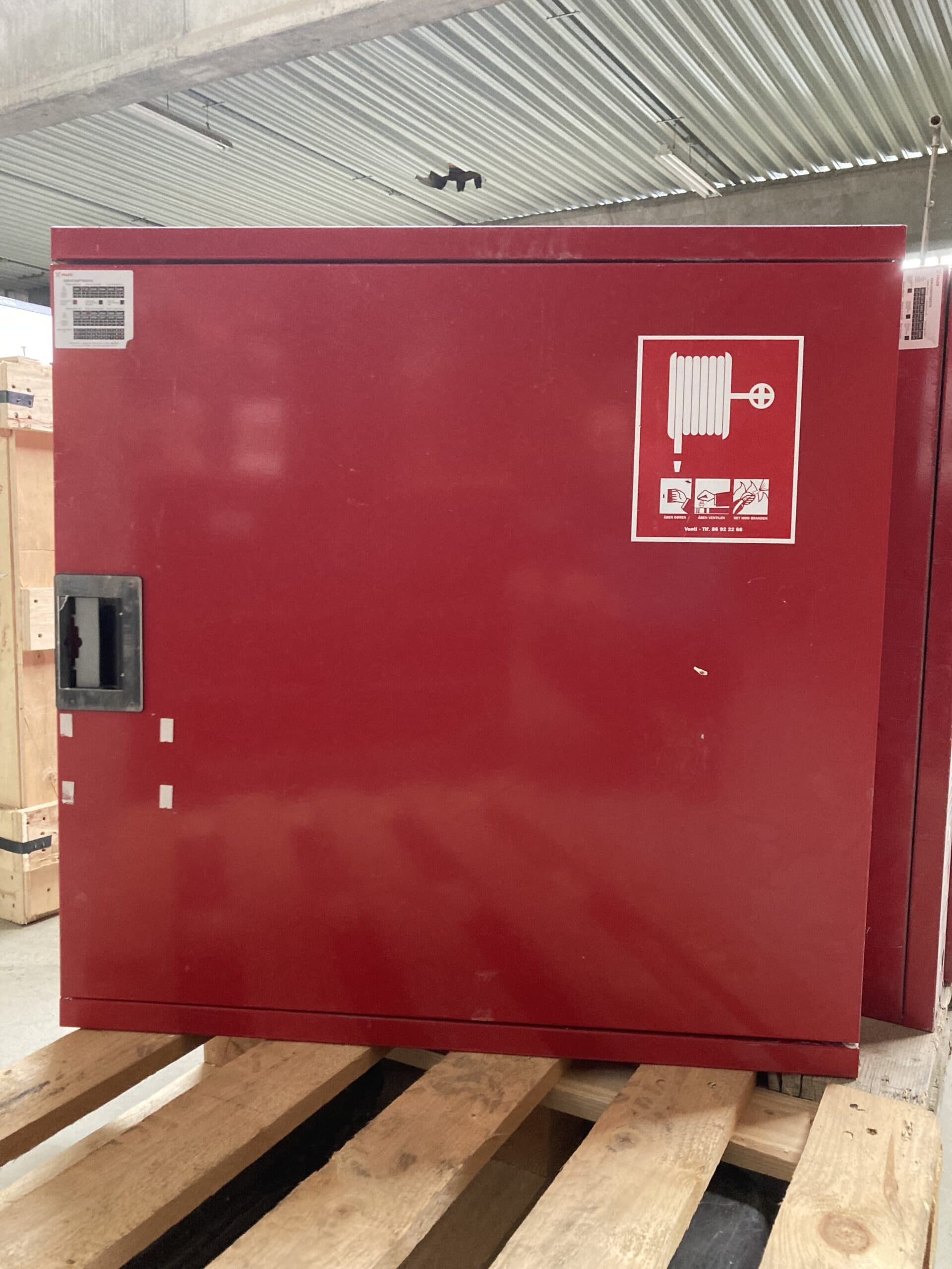 Brandskab 80x80cm til vægmontering