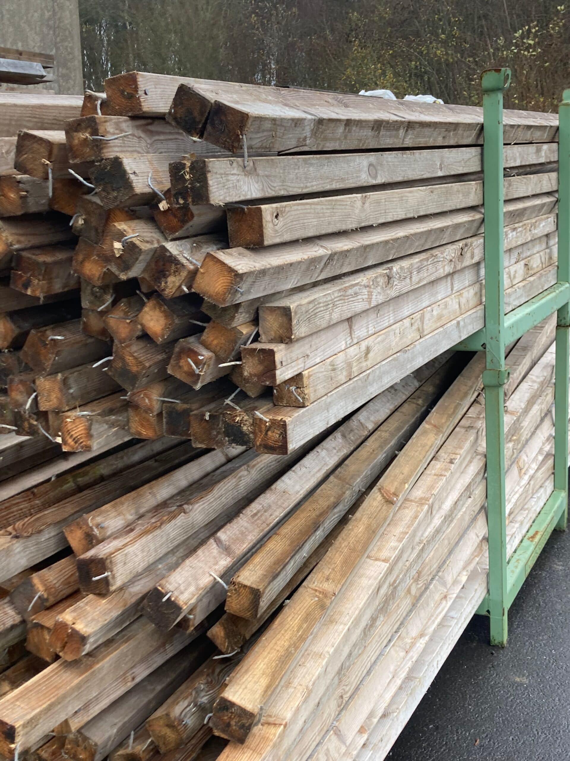 Genbrugs reglar 70x70mm. med rester af skruer - 1