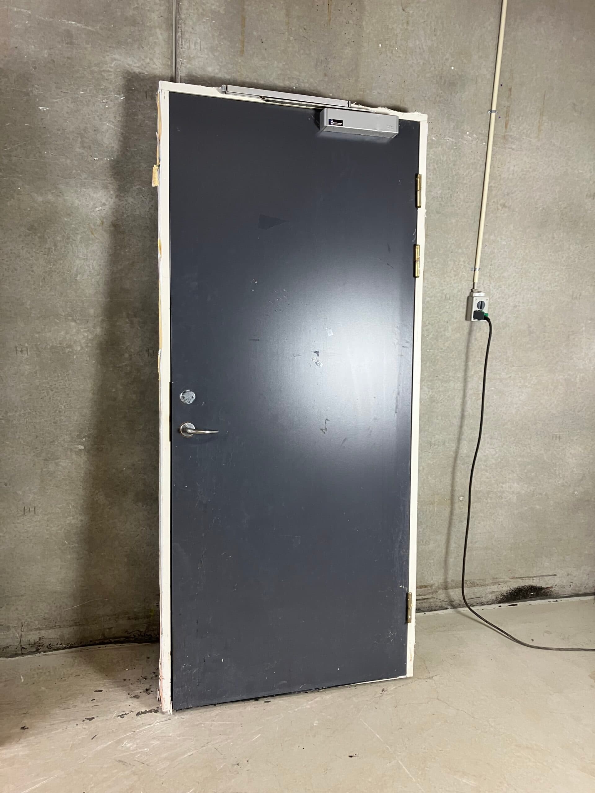 Grå indvendig dør 945x2120mm – H med dørpumpe