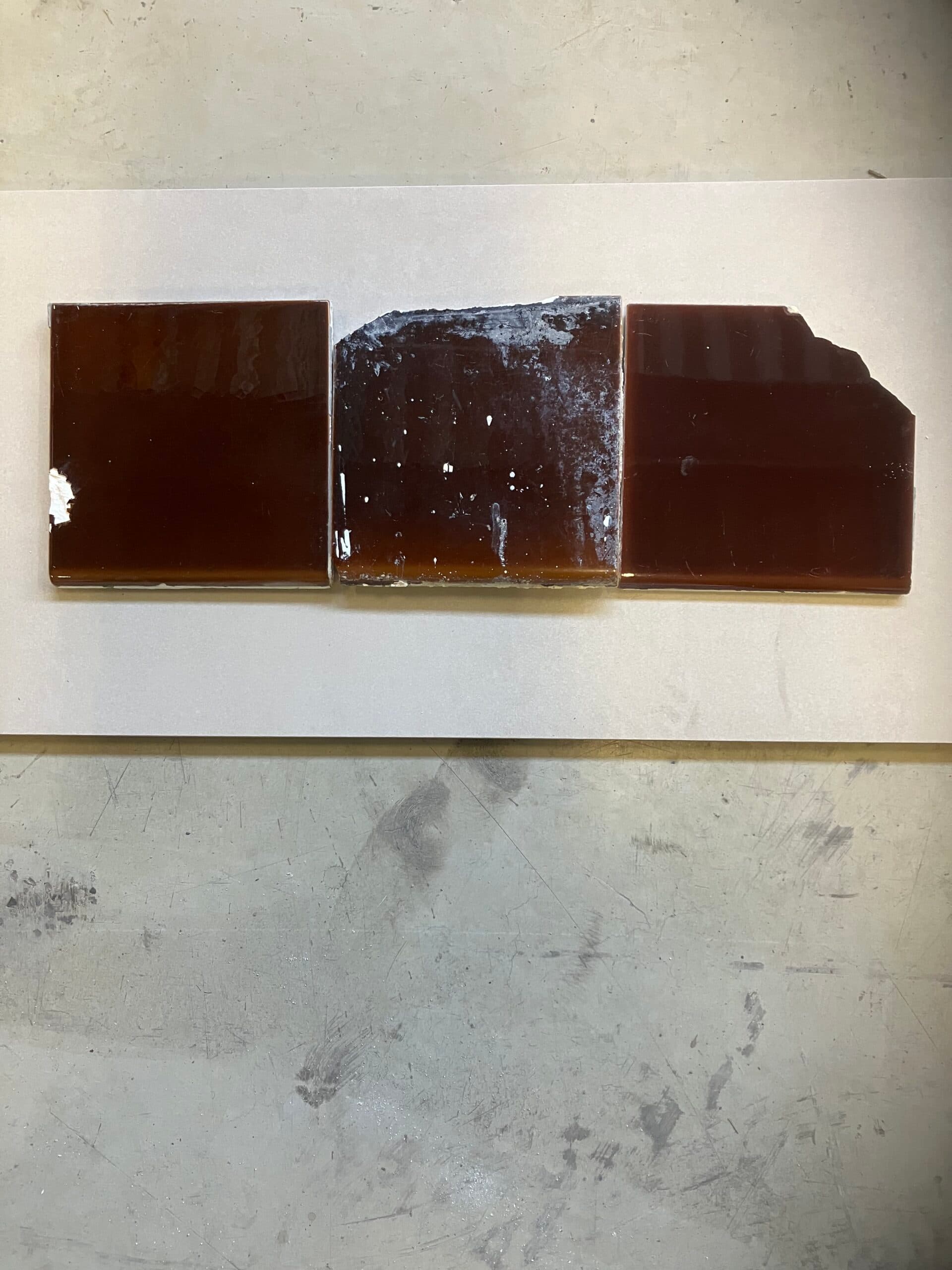 Knabstrup Keramik glaseret keramisk flise ca. 150x150x8/10 mm. Faset 1 kant-halve