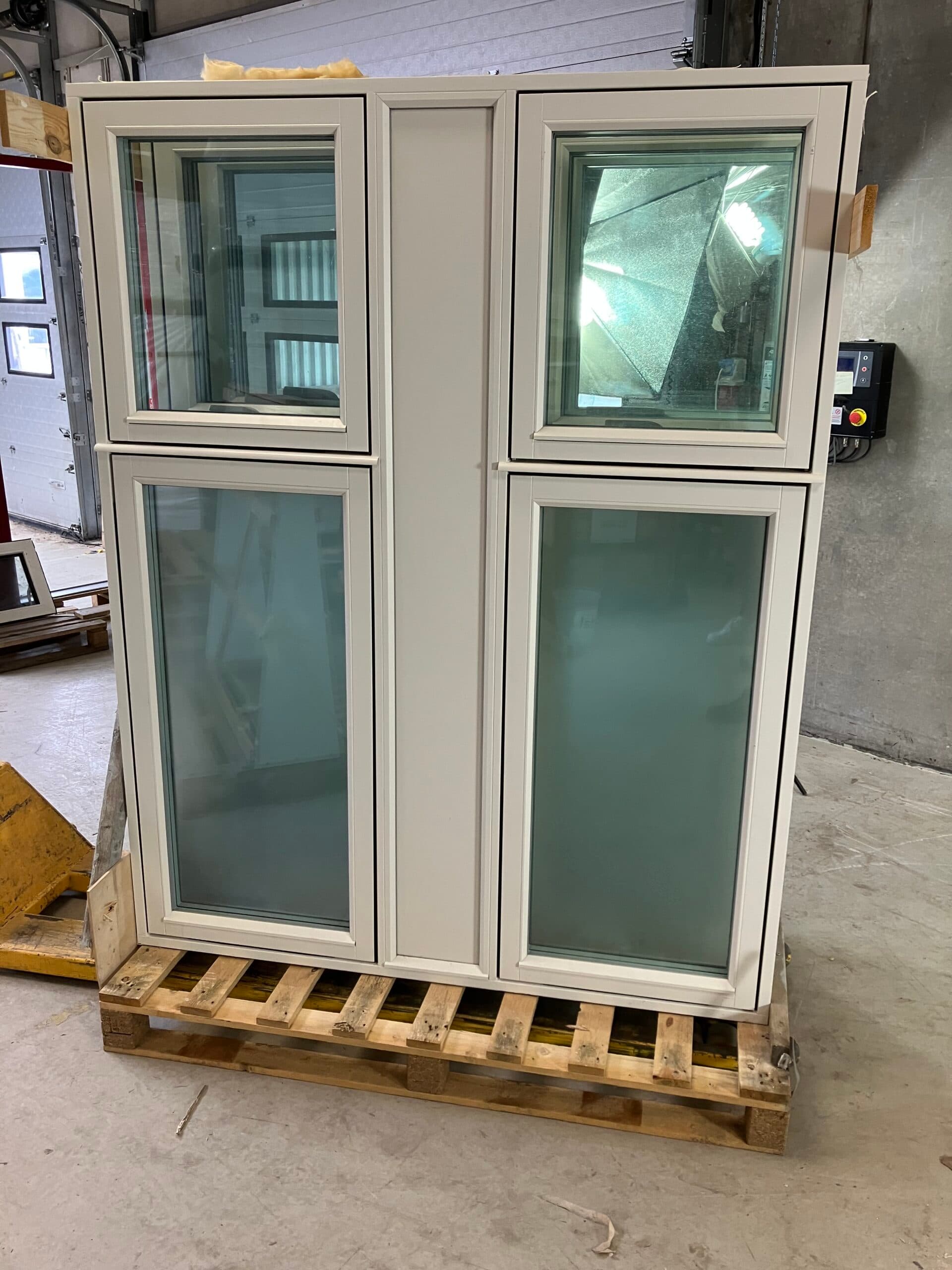 2-fags dannebrogsvindue 147,3×187 cm. - 1