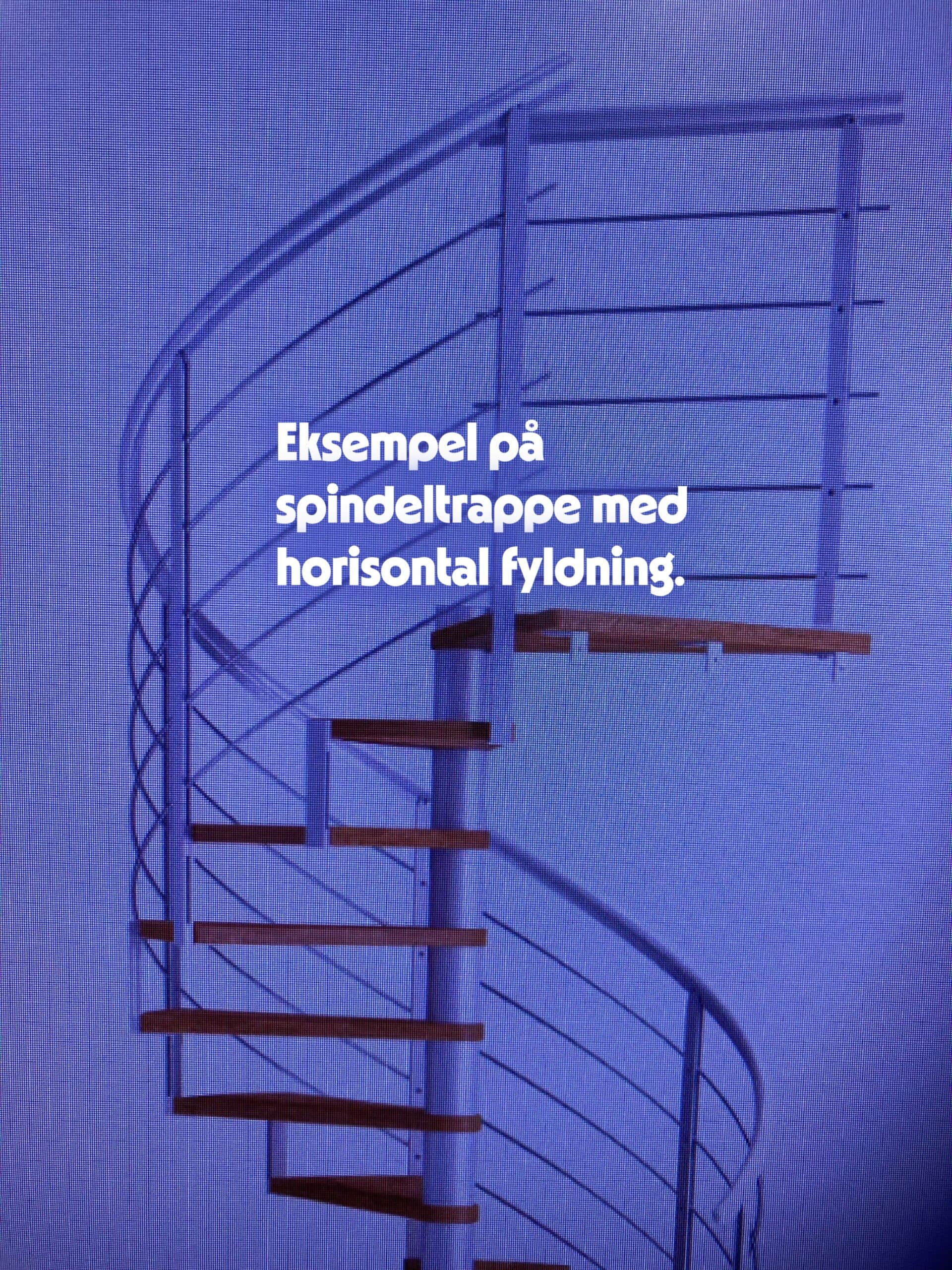 Spindeltrappe højre drejet 285-300cm. med horisontal fyldning. - 1