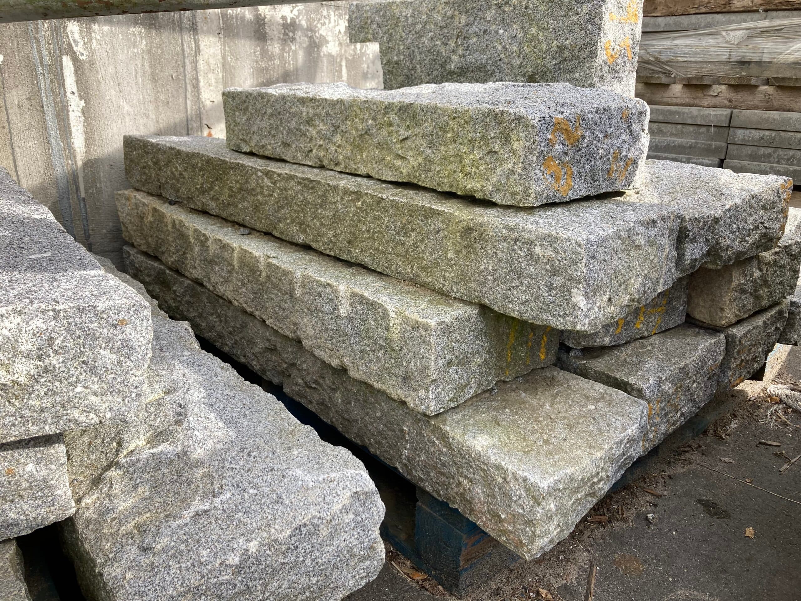 Granit kantsten 28x12x80-140cm. - 1