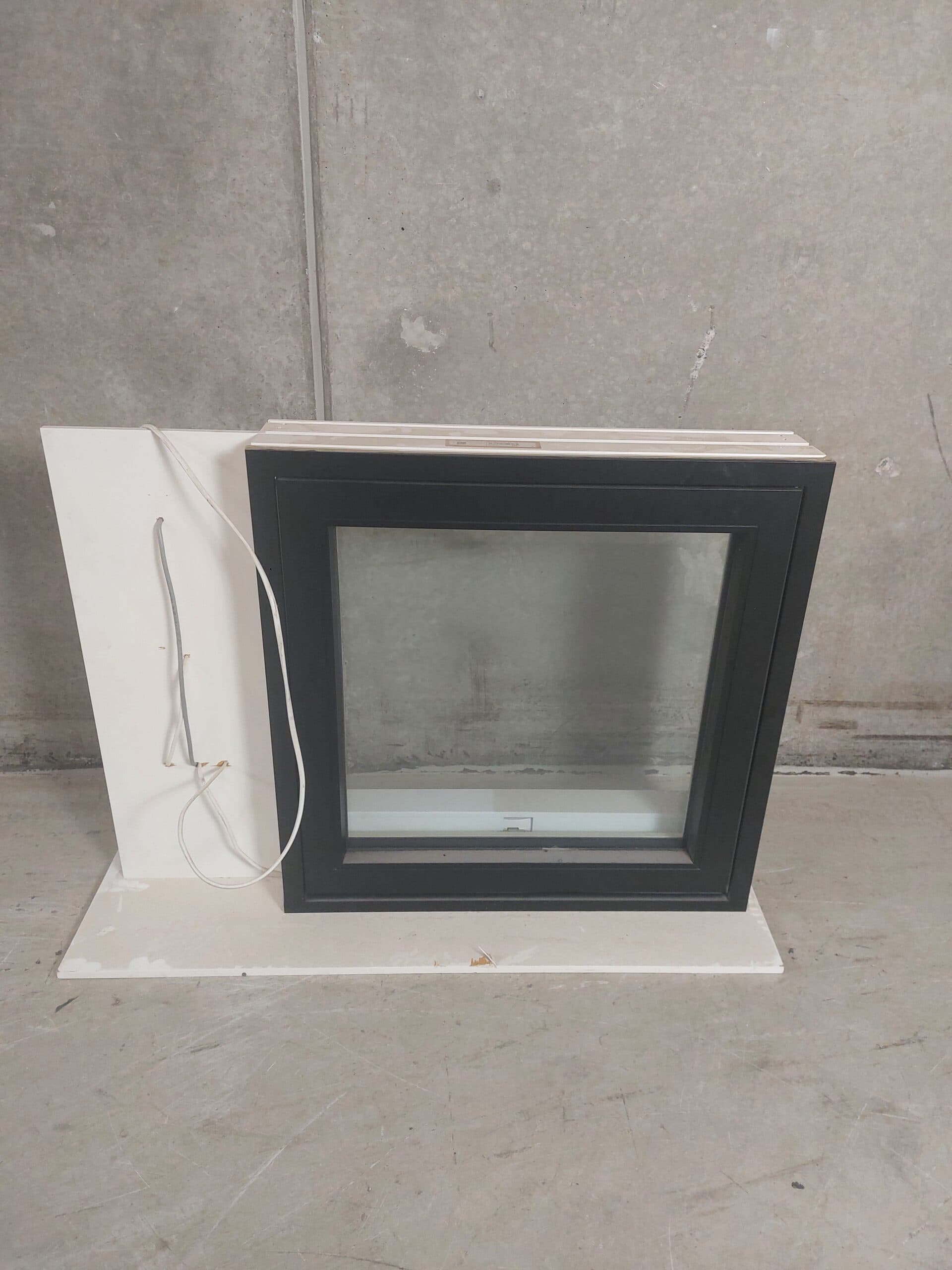 Elektrisk topstyret vindue 65x65cm - 1