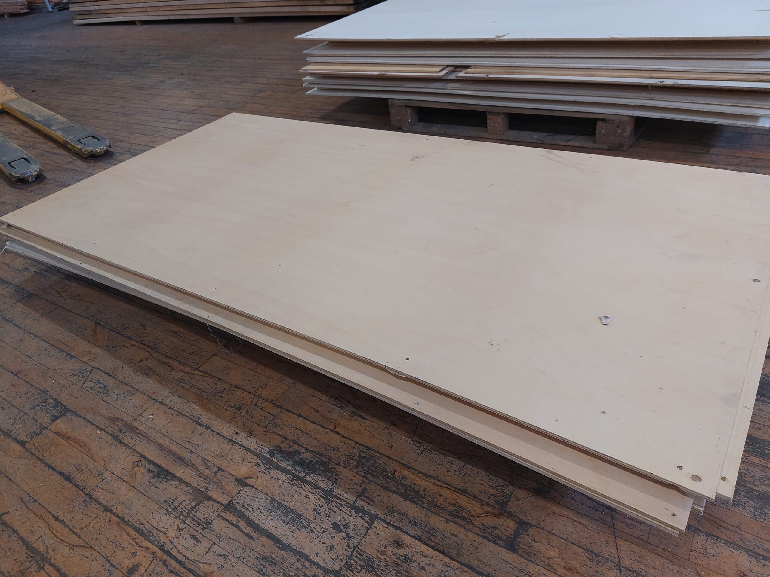 Krydsfinérplade 225x111cm 9mm.