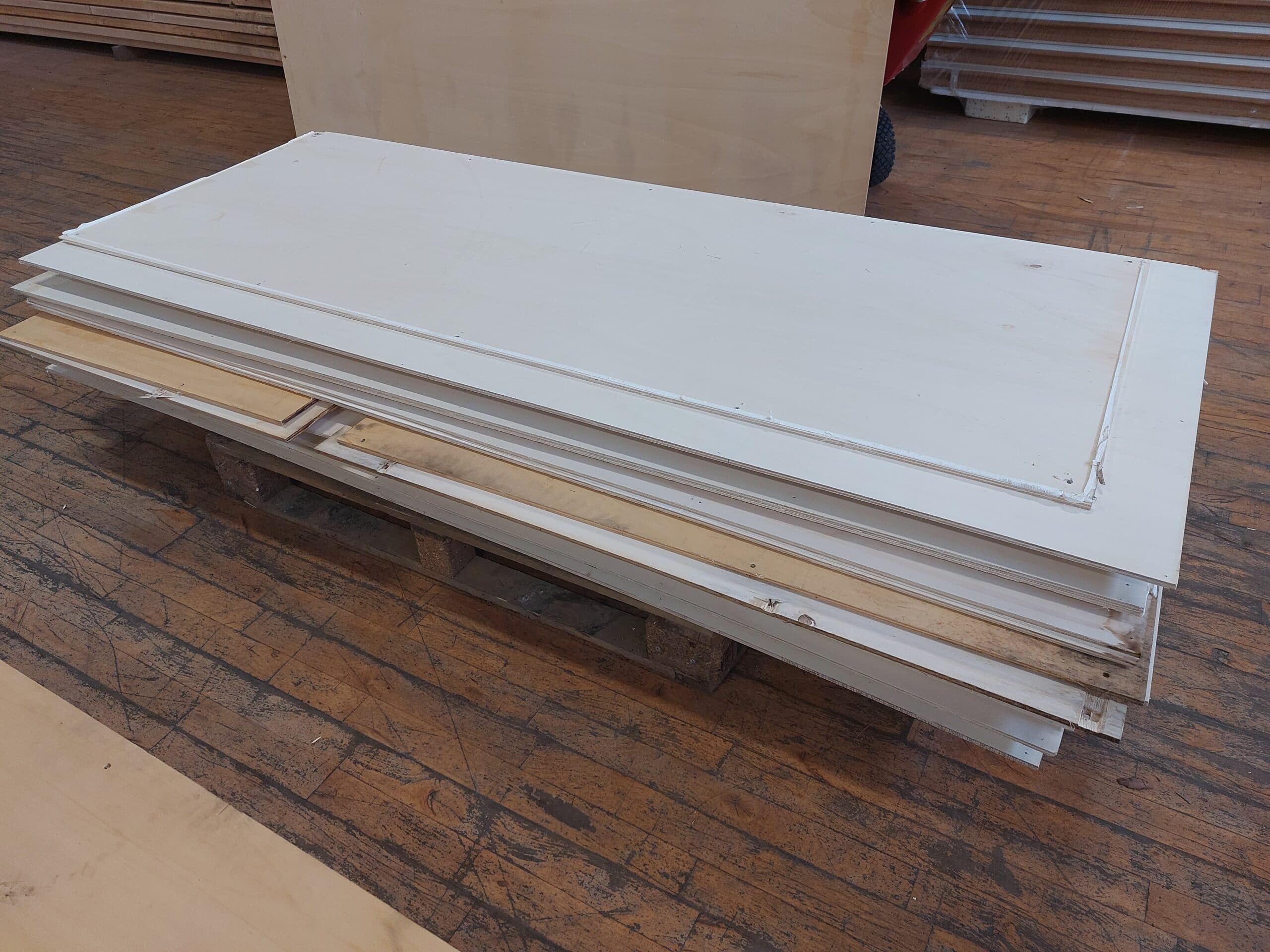 Parti af Krydsfinérplader 78-110×215-225cm 9mm. - 1