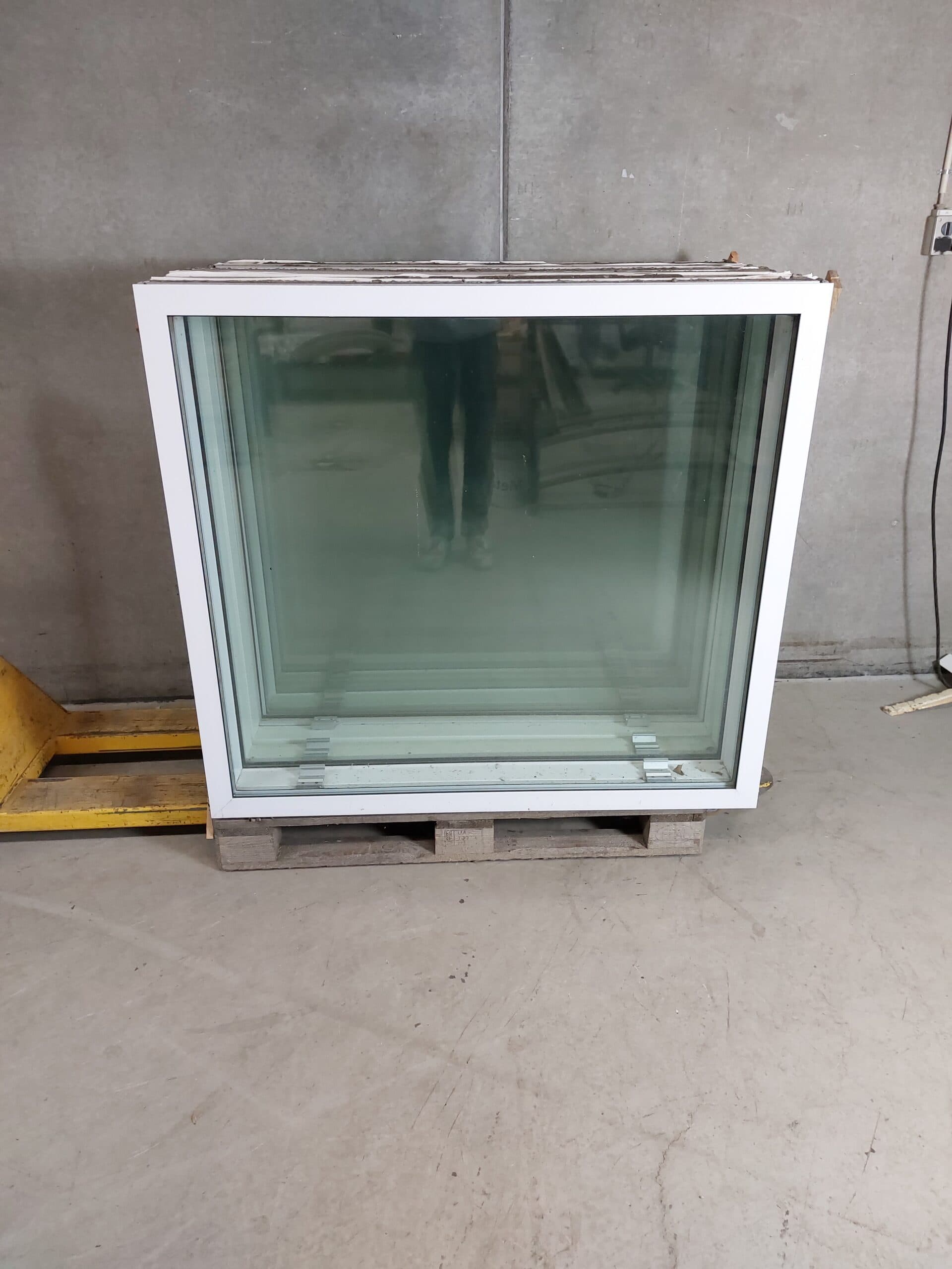 Topstyret vindue m. friskluftsventil 130,5x119cm - 1