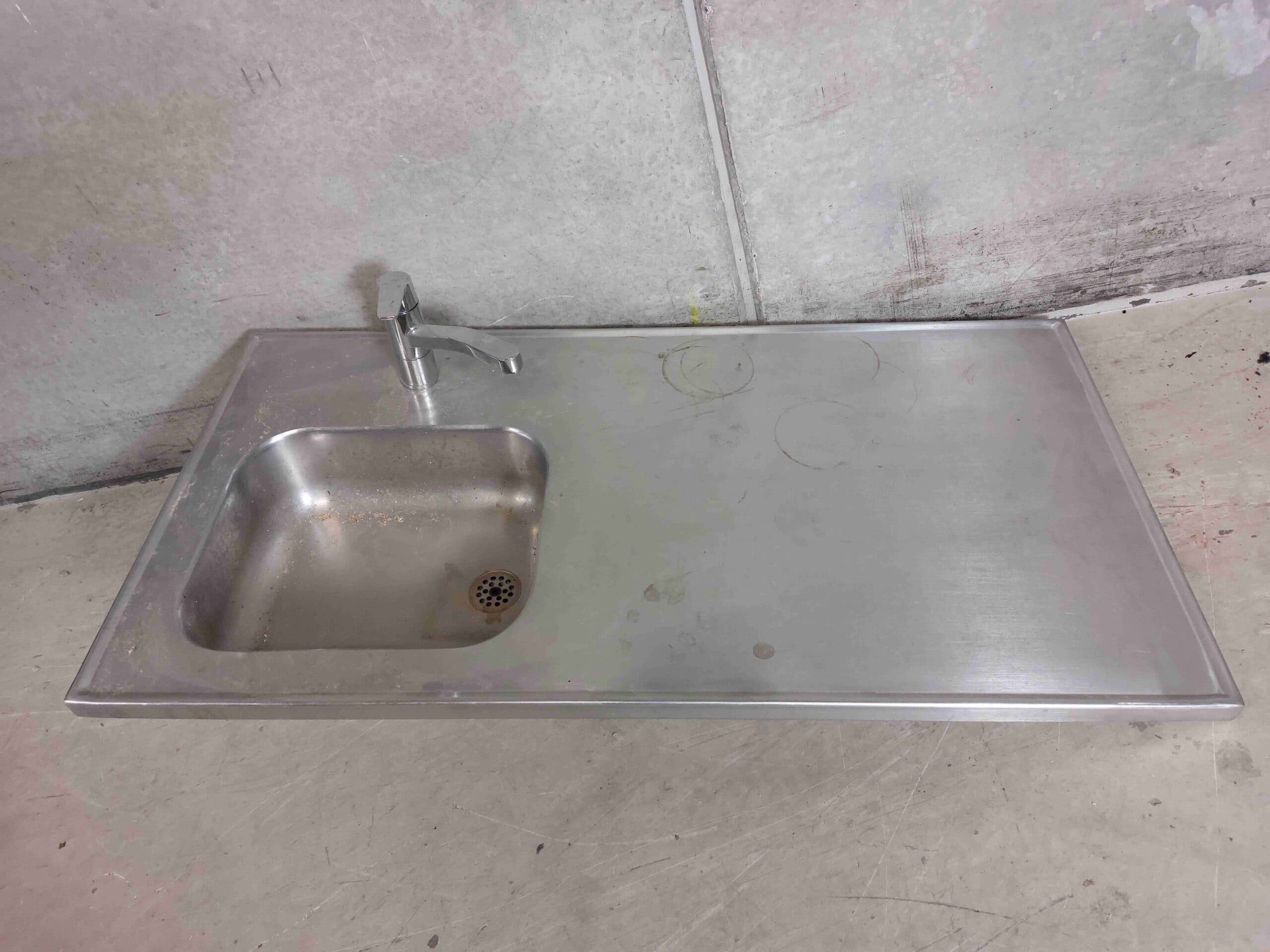 Rustfri stål bordplade m. vask og blandingsbatteri 120x62cm