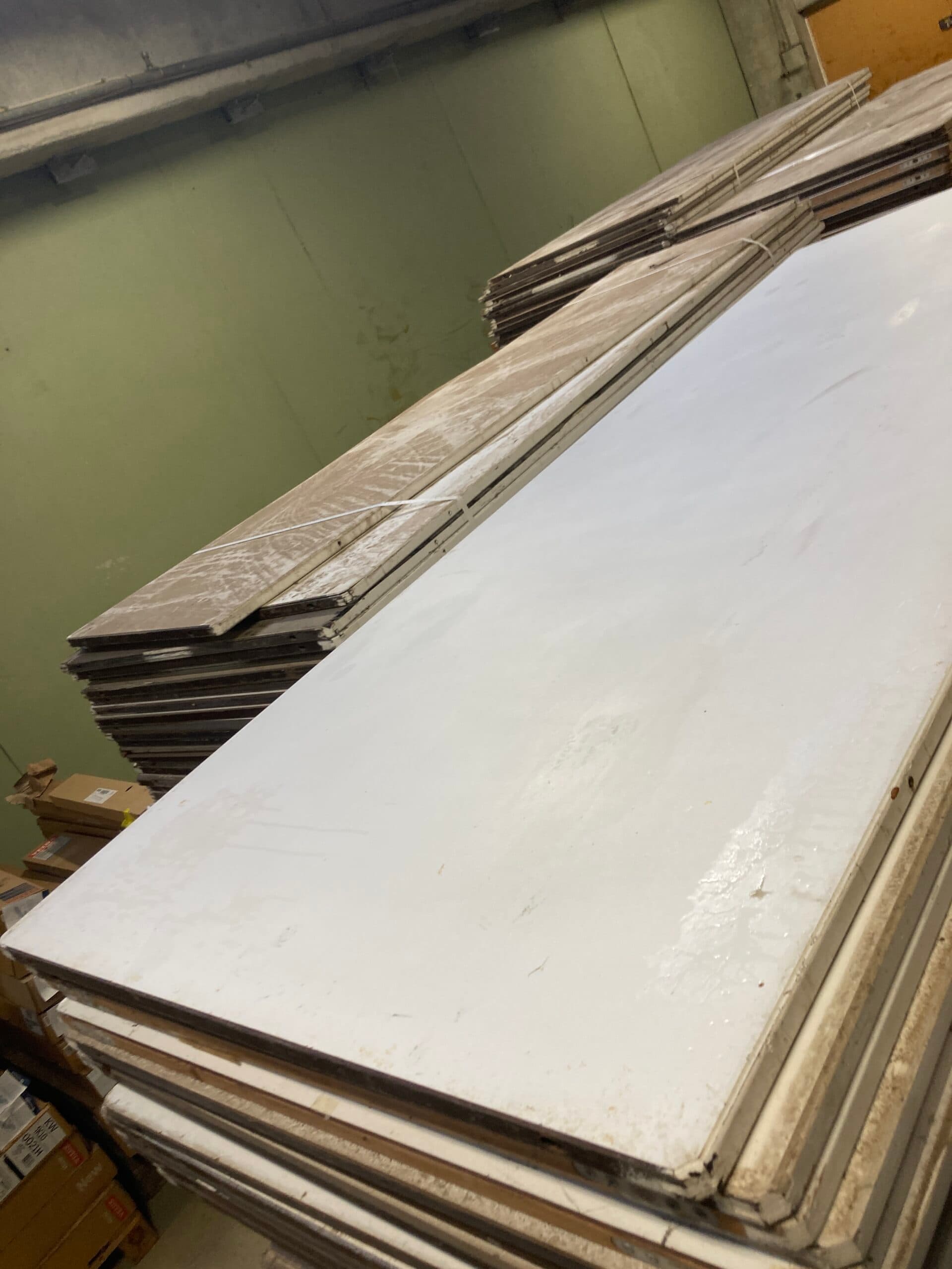 Isoleret messevæg plade 97x243cm.