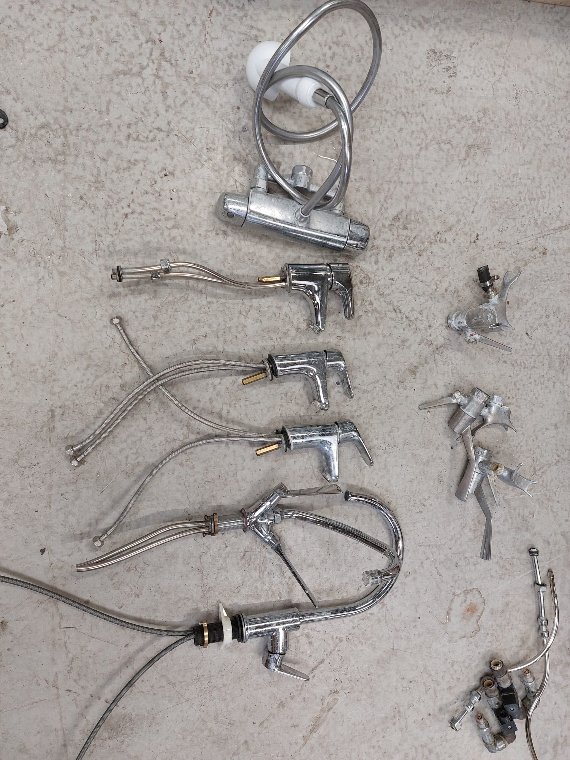 Parti armaturer bla. Hansgrohe og ORAS. - 1