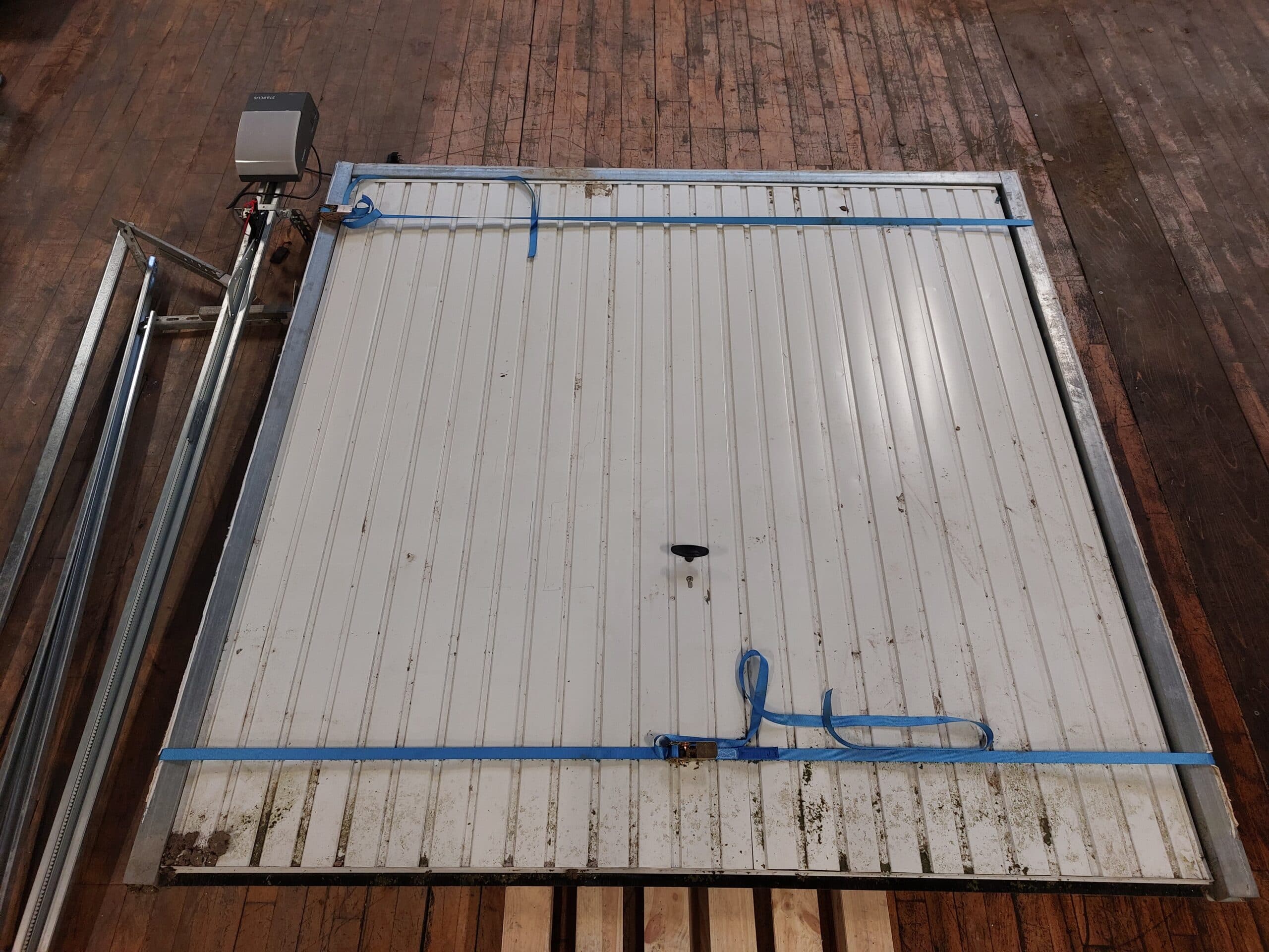 Vippeport med automatik 230x225cm - 1