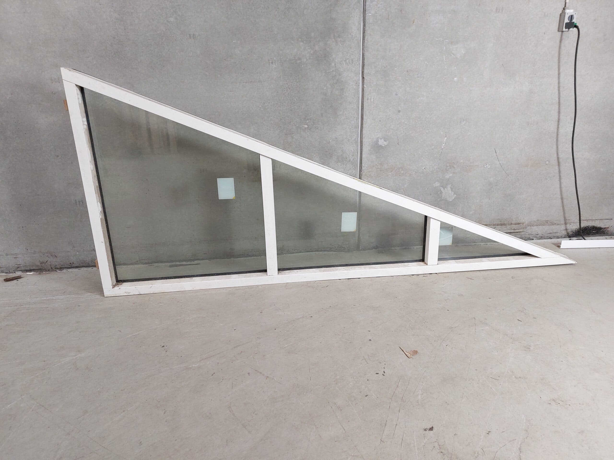 Skråvindue 281,8×119,8cm