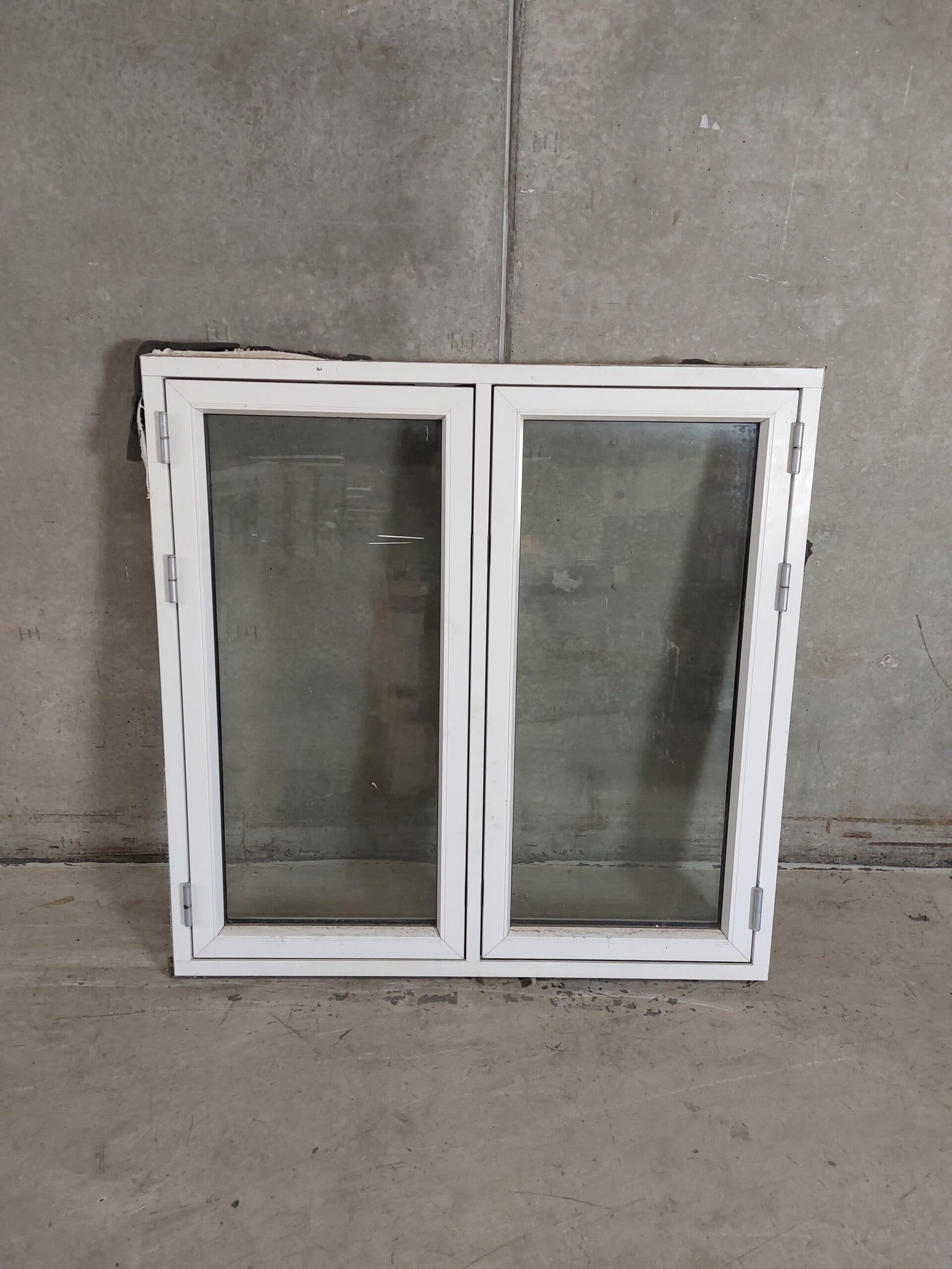 Sidehængt vindue 119x119cm