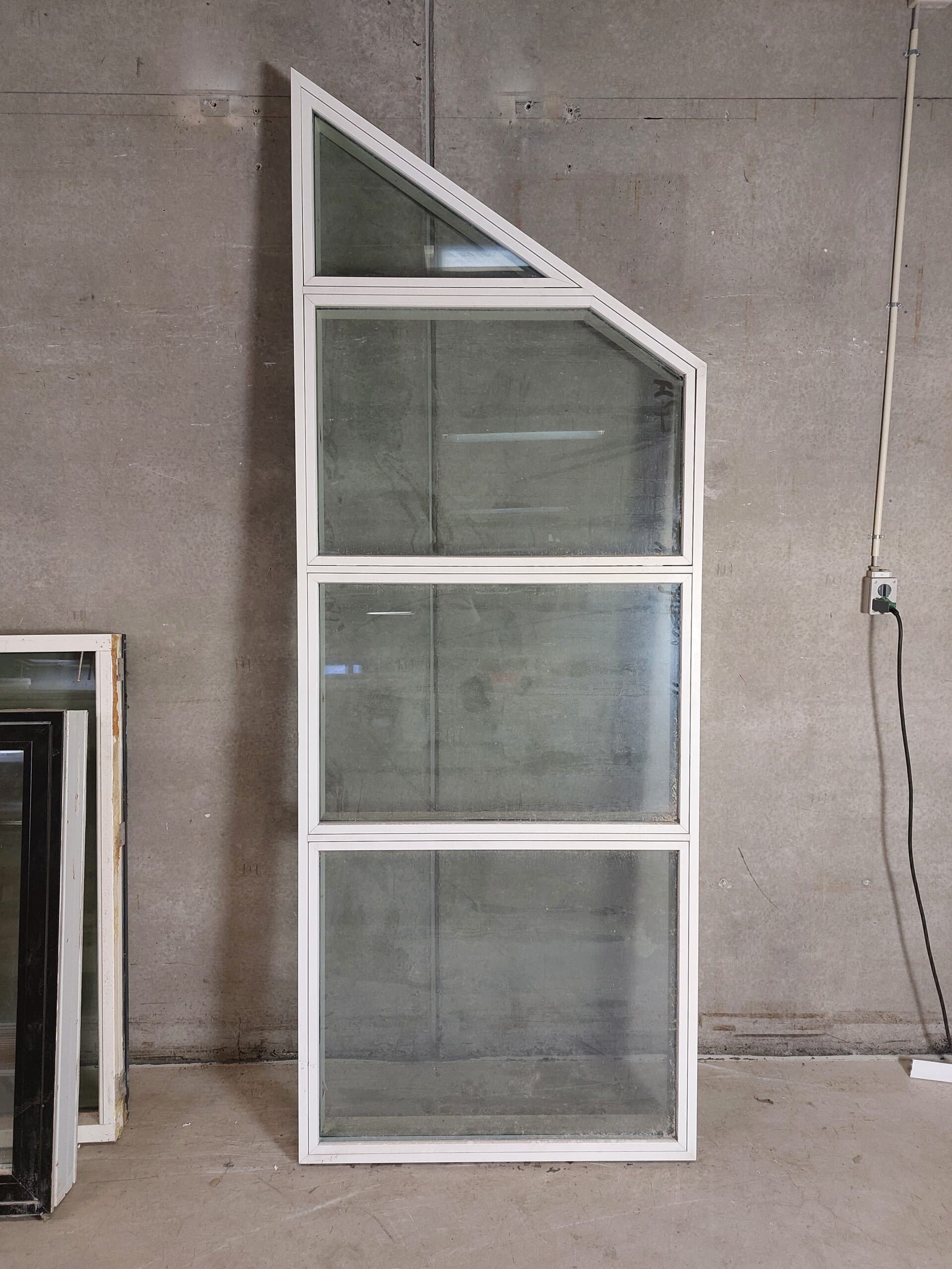 Skråvindue 100,8×269,3cm