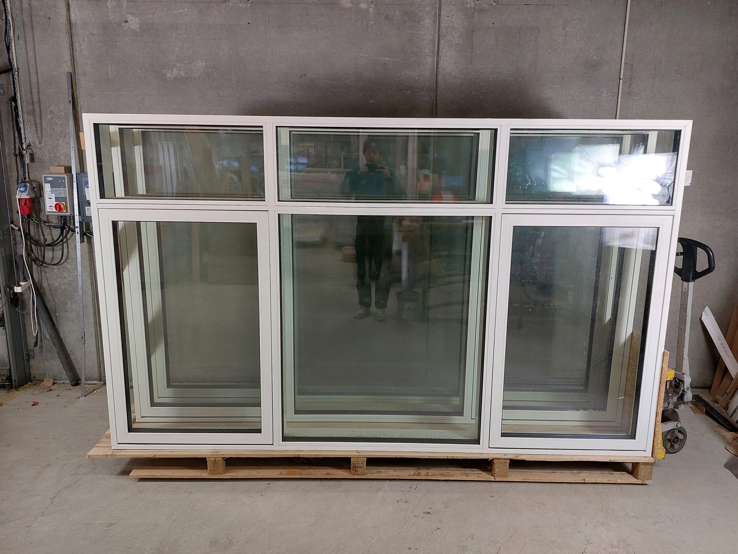 Sidehængt vinduesparti 276x166cm