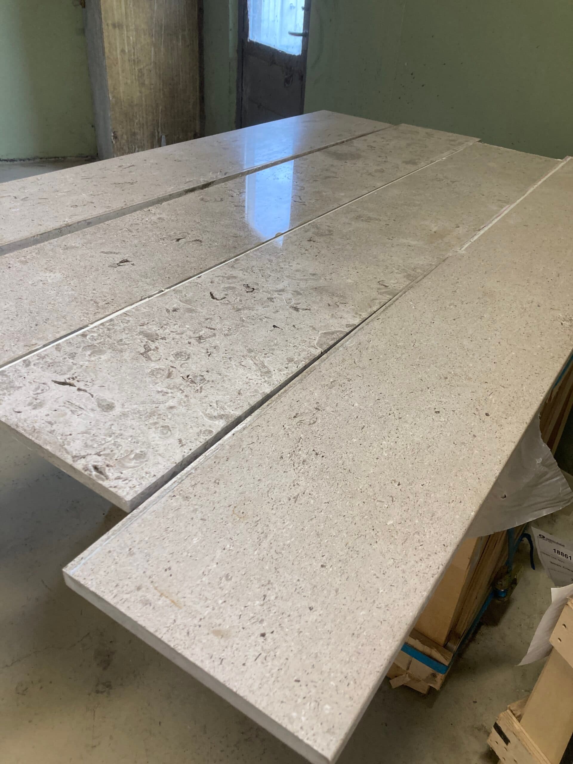 Travertin vindues plader 20x250mm. 279kr pr. meter