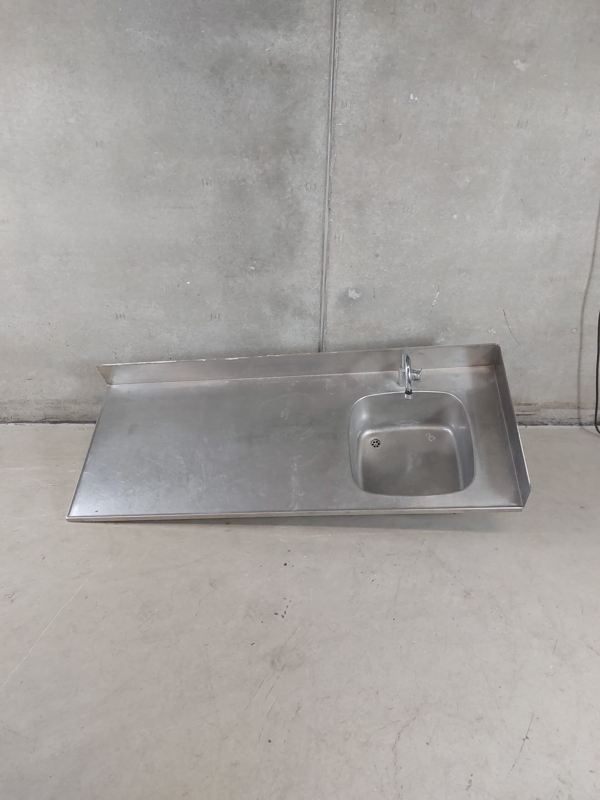 Rustri stål bordplade m. forhøjet bagkant 180x70cm