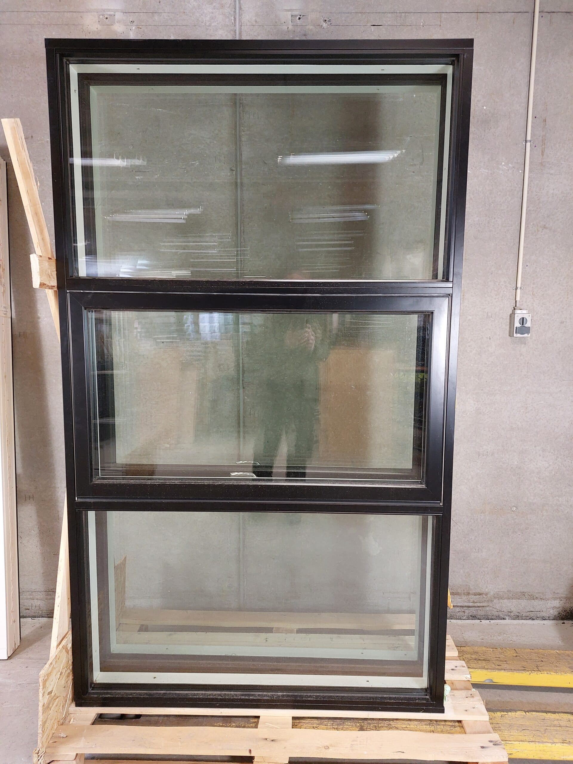 Udestueelement 3 fag 123,5x209x12,5 cm træ/alu m. topstyret vindue i midten. - 1