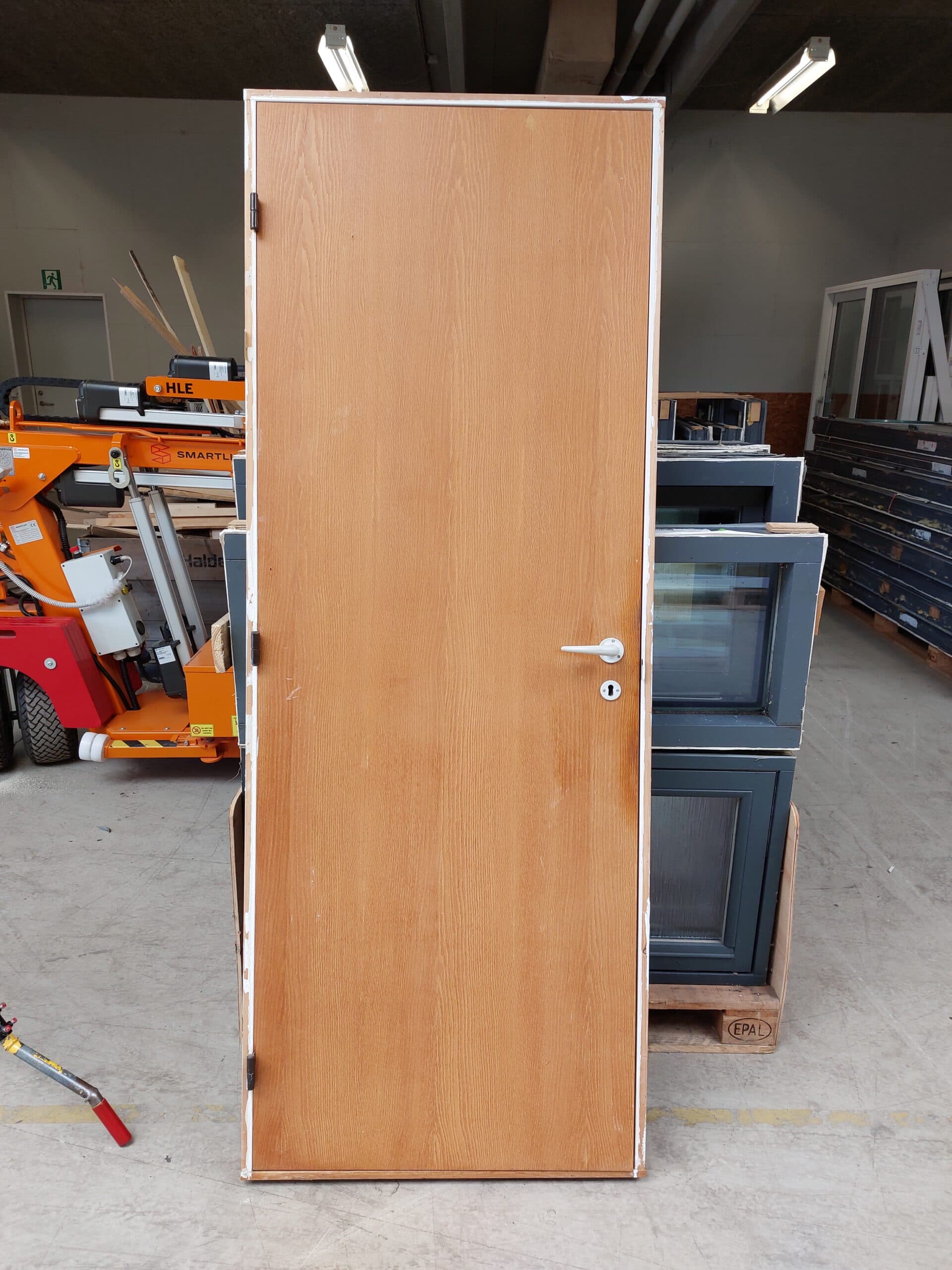Indvendig dør med egetræsfinér 77,5x204cm. - 1