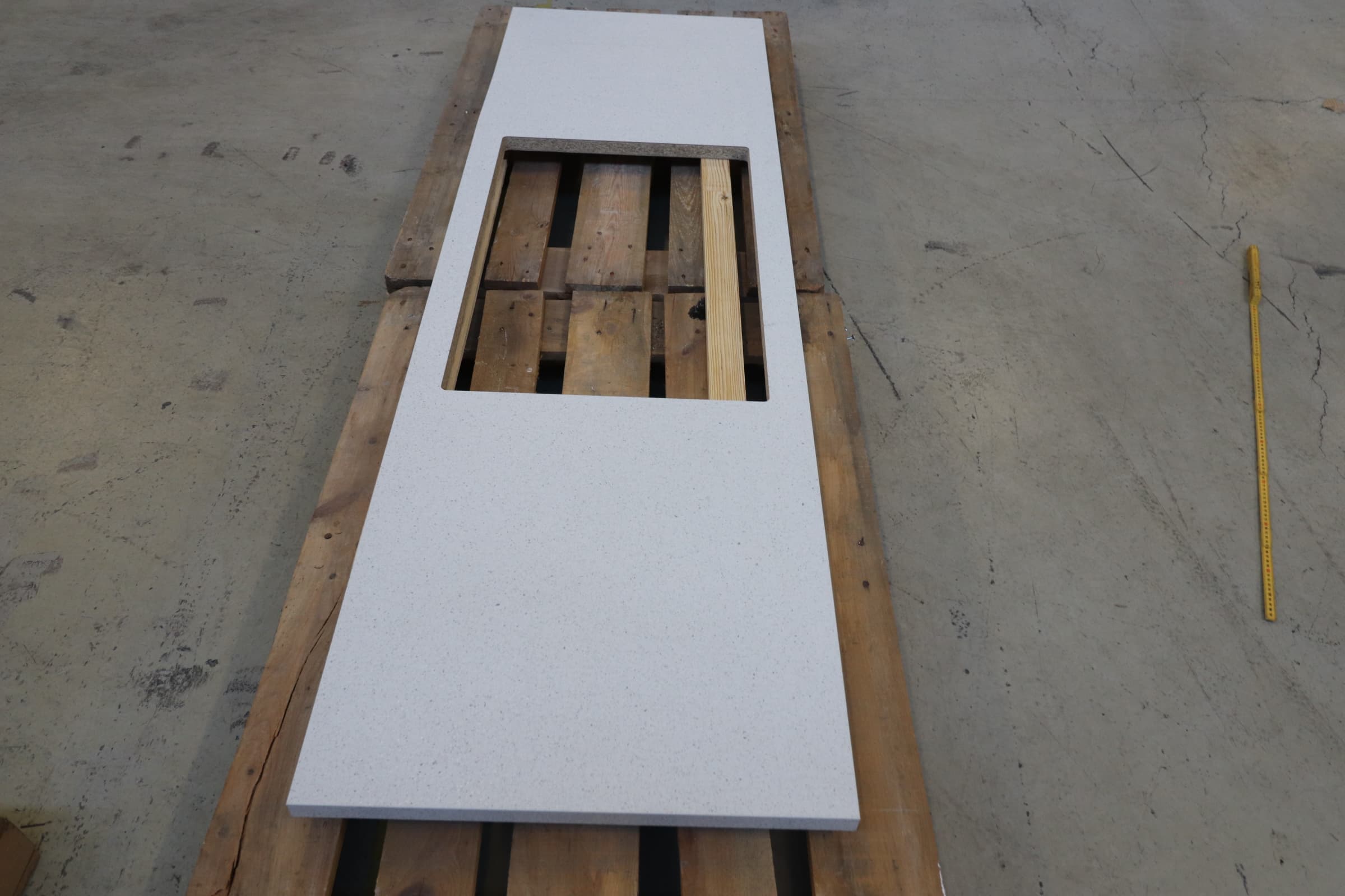 Bordplade, laminat retkant, 3302 glitter bianco, 29mm Pris kr. 1500,-/