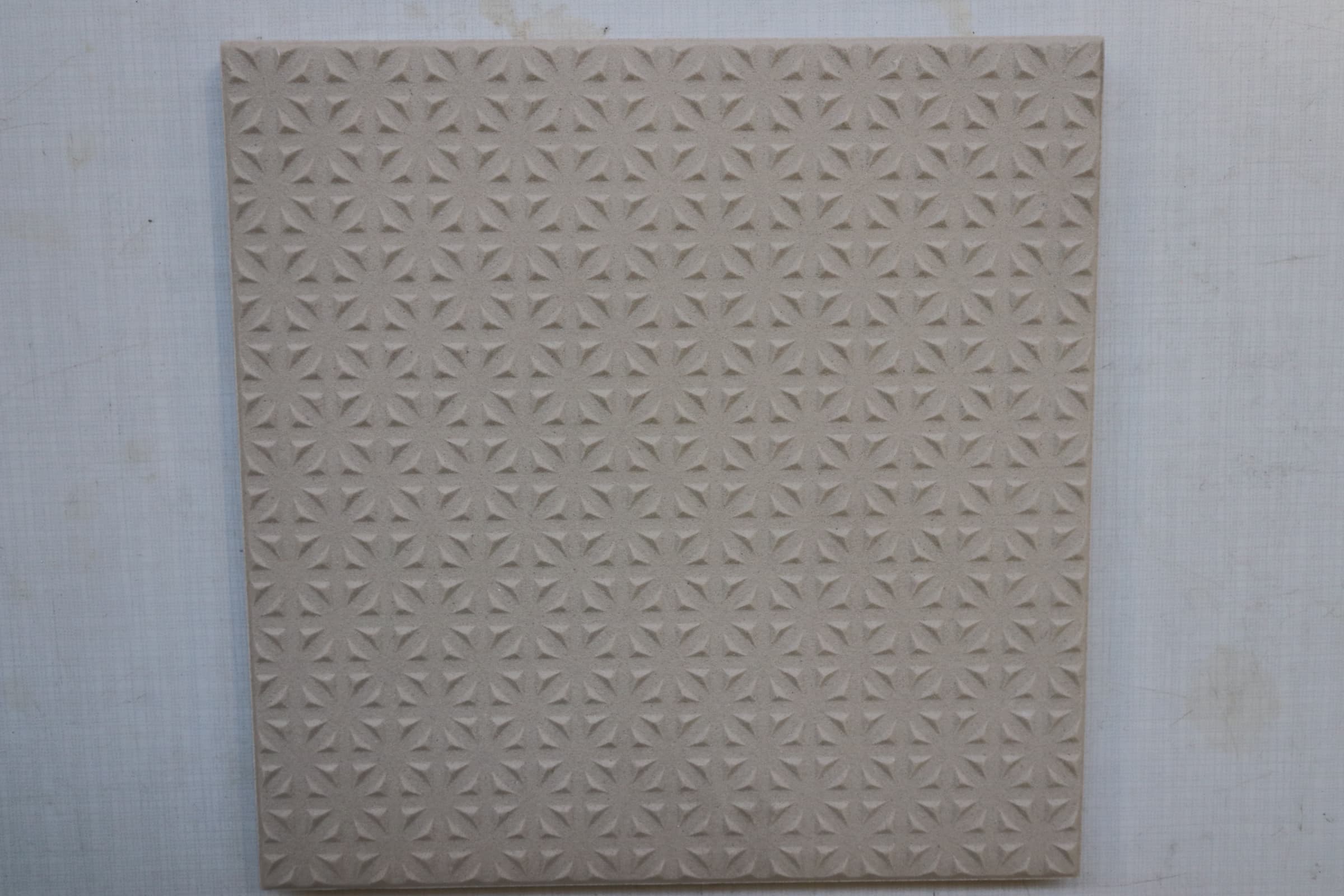 Gulvflise 15x15cm Beige/sand. pris pr. m2