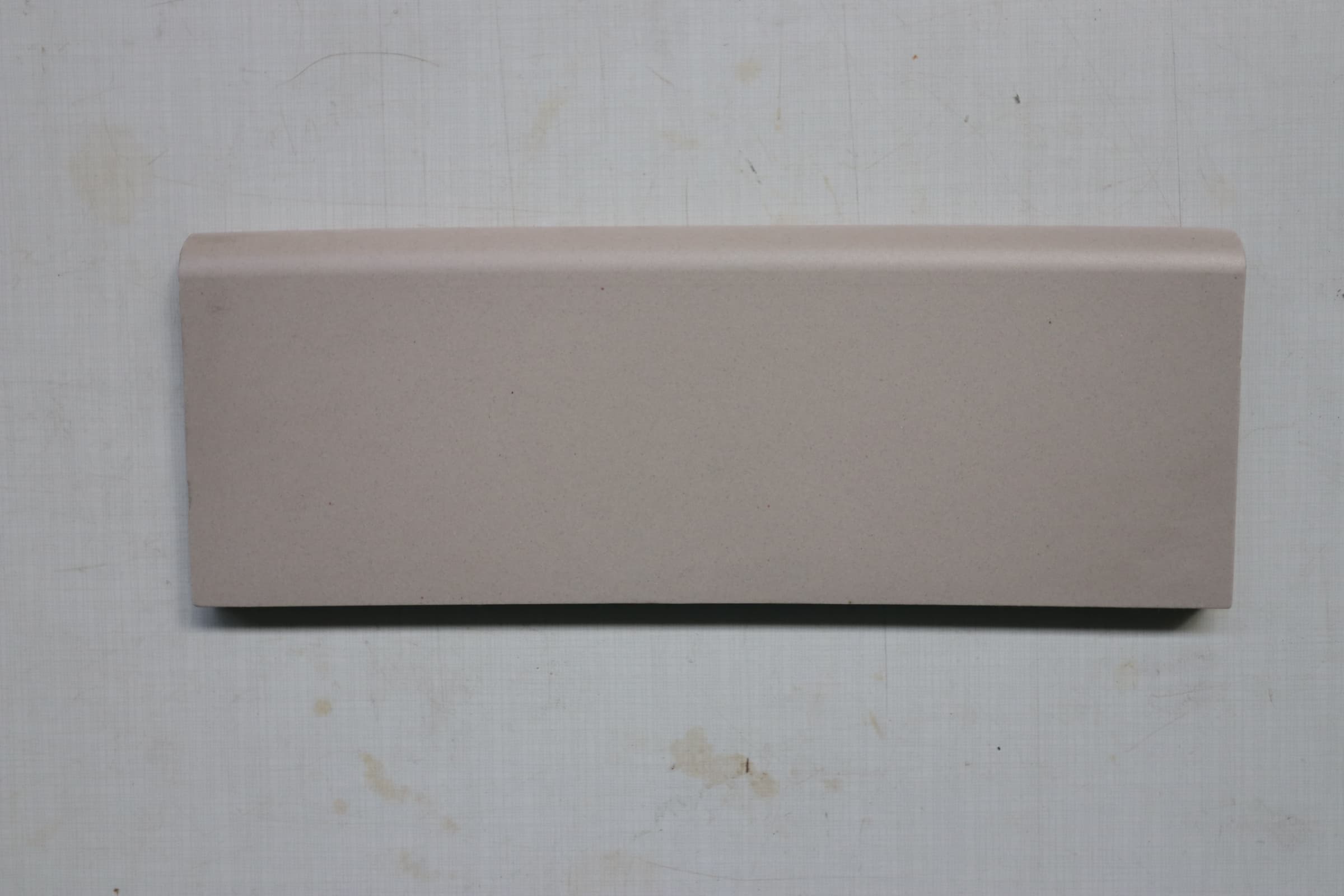 Kant flise keramisk 7,5x21cm Lys grå. pris pr. stk.