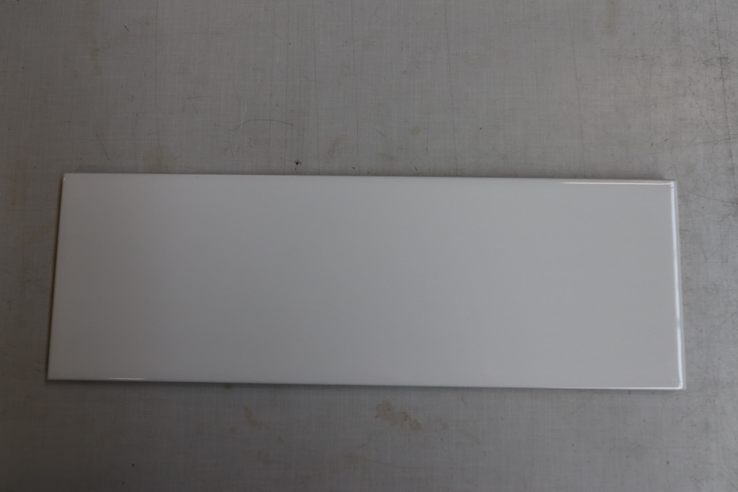 Glaseret keramisk væg flise hvid blank 10x30cm. Pris pr m² - 1