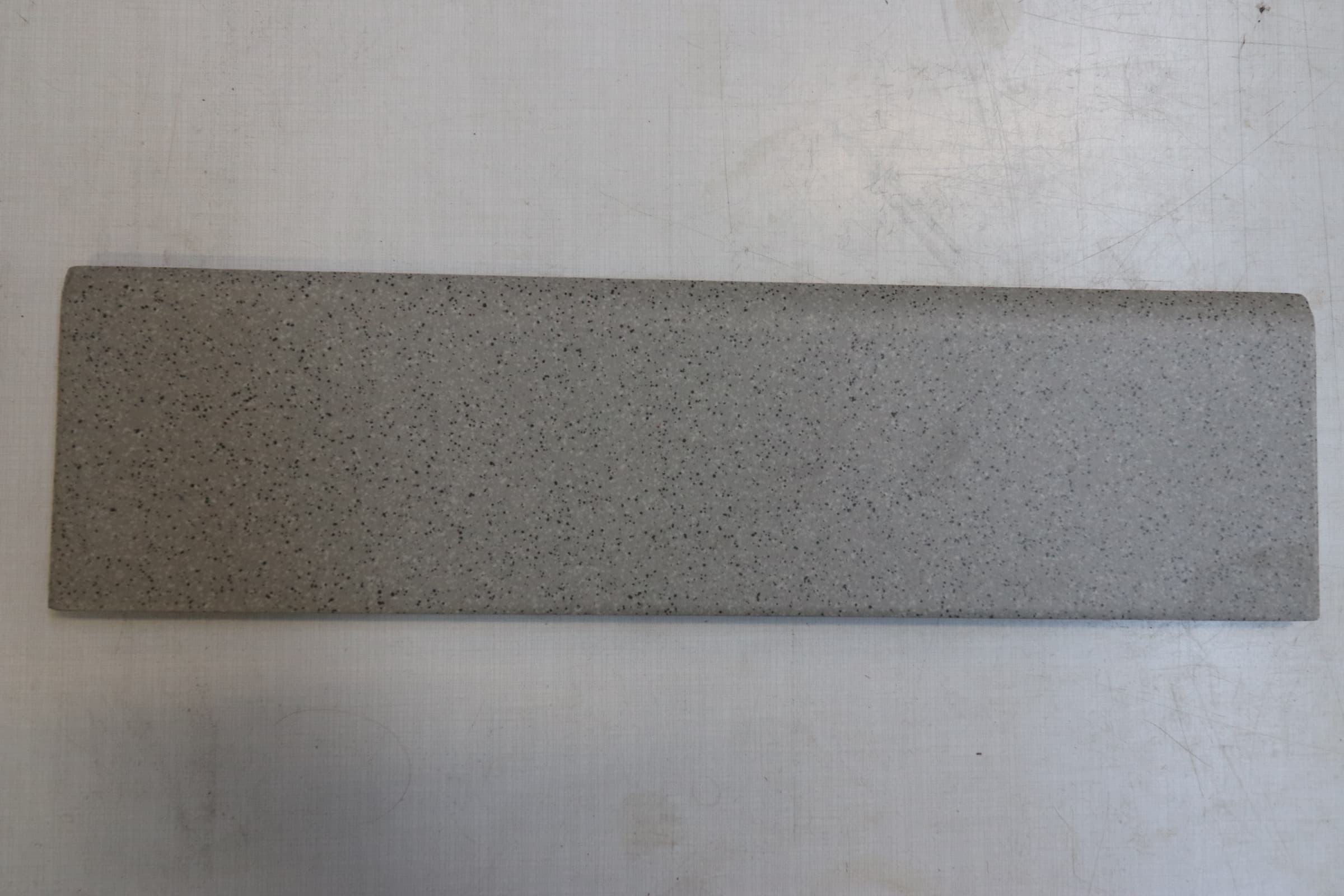 Uglaseret Grå keramik sokkel flise 30x8cm. Pris pr stk. - 1