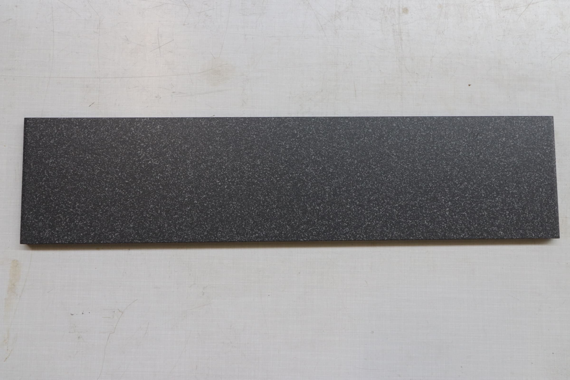 Uglaseret Antracit Grå keramik sokkel flise 30x7cm. Pris pr stk. - 1