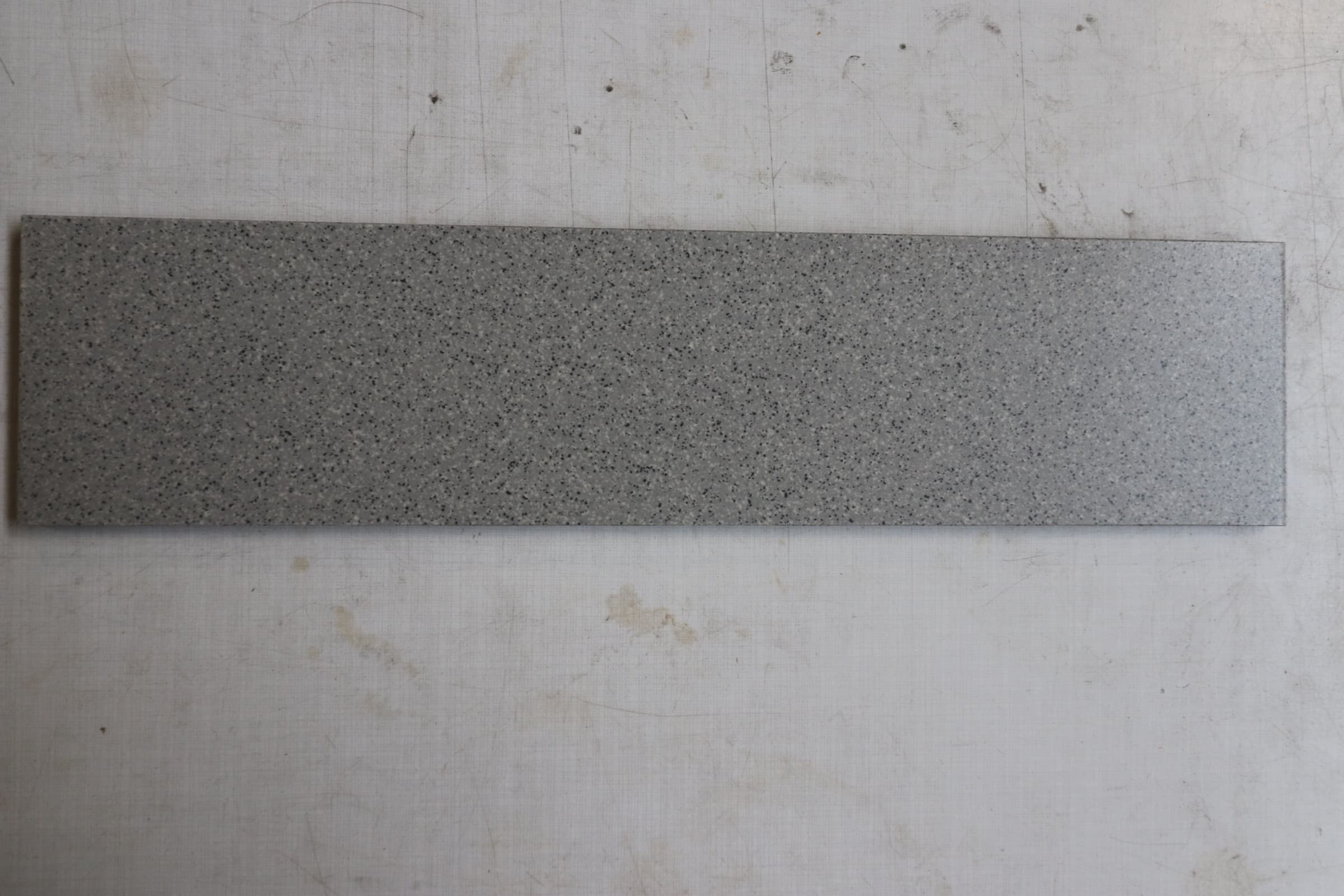 Uglaseret Koksgrå keramik sokkel flise 30x7cm. Pris pr stk. - 1