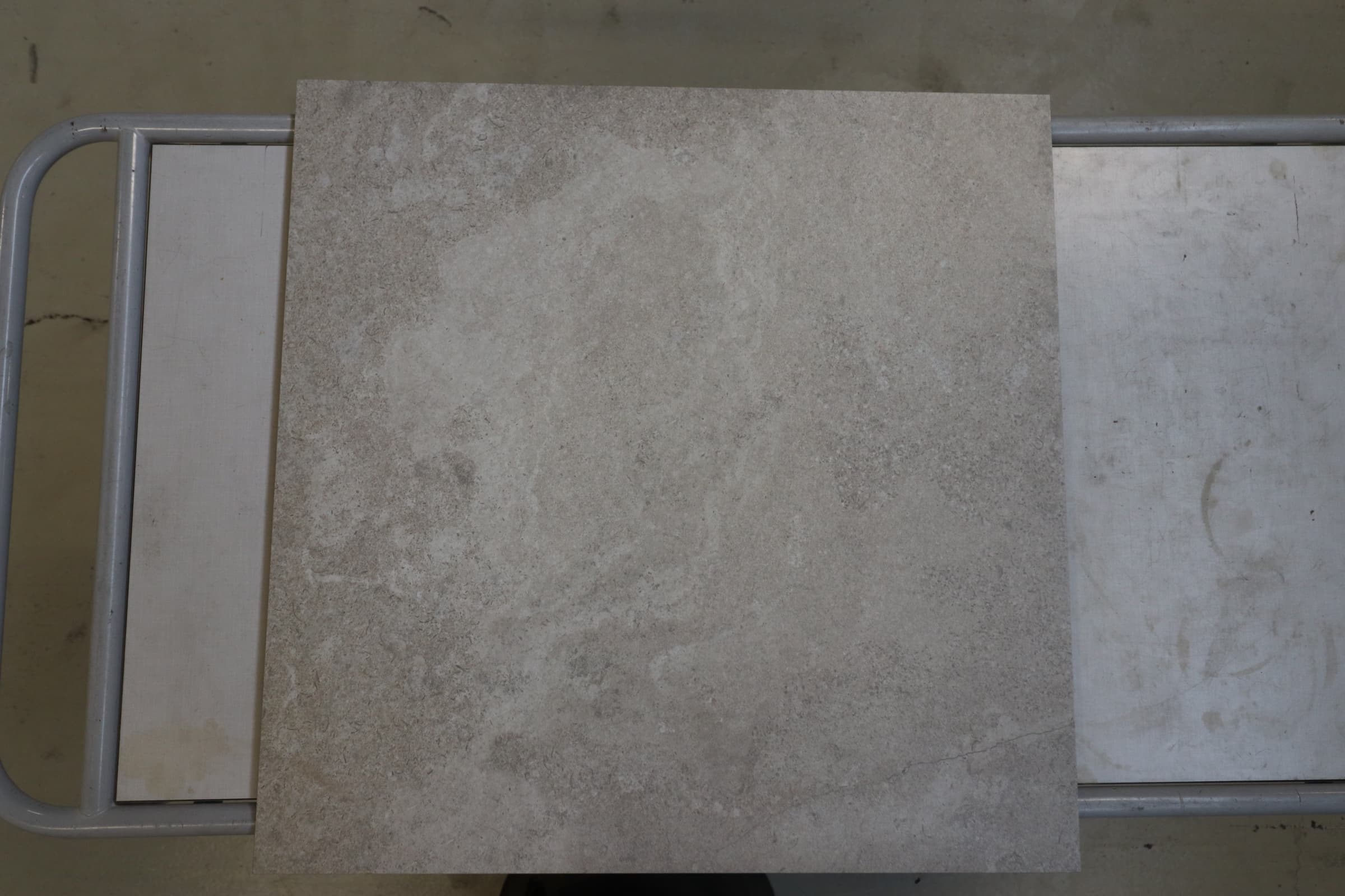 Uglaseret Keramisk flise 60x60cm Lys Grå. pris pr. m2 - 1