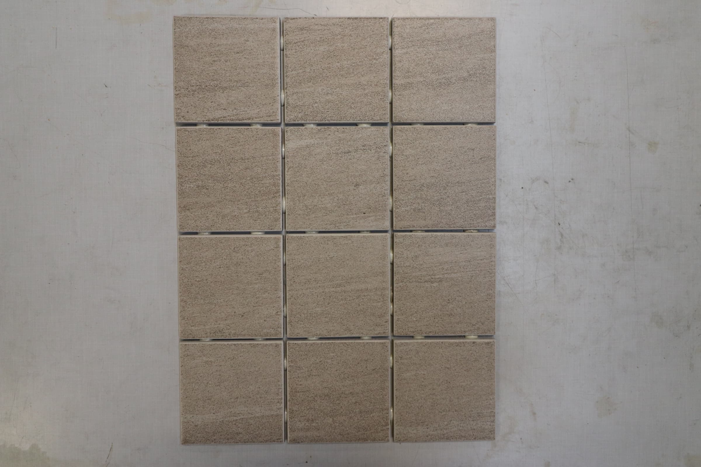 Glaseret keramik flise mat sandfarve 10x10cm. Pris pr m2 - 1