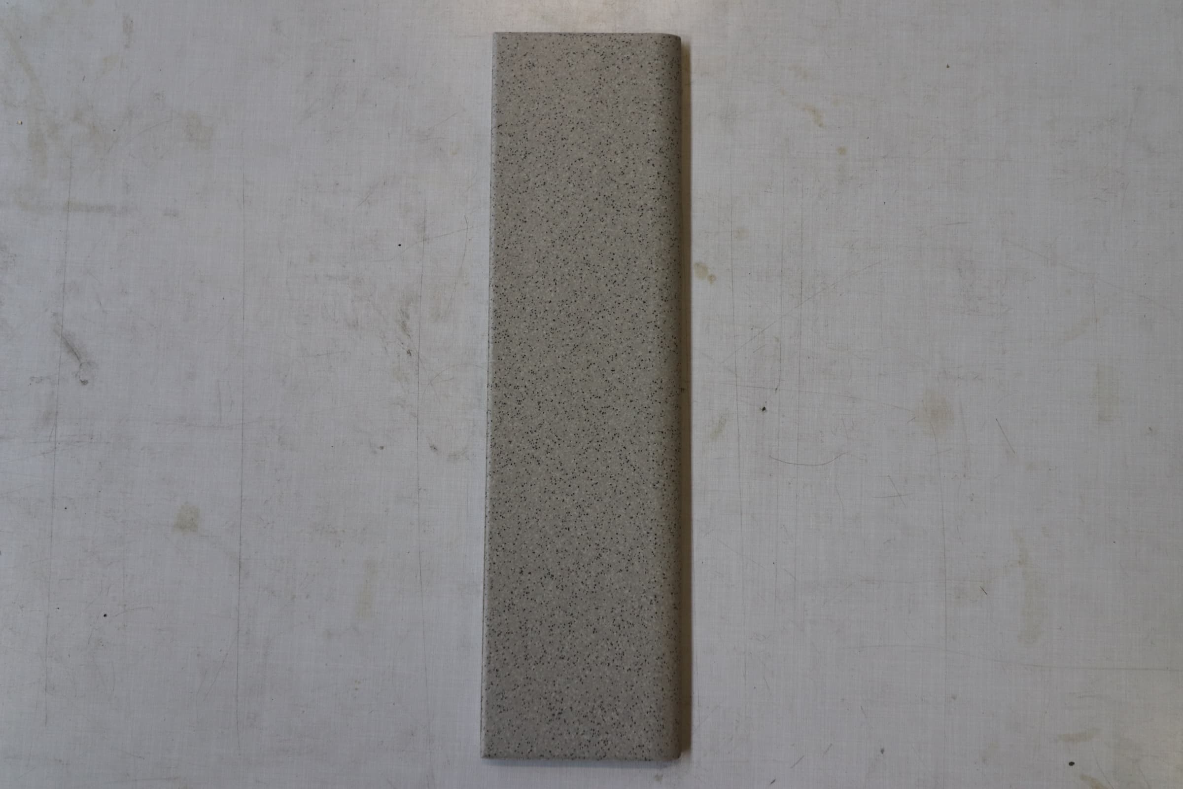 Uglaseret Grå keramik sokkel flise 30x8cm. Pris pr stk. - 1