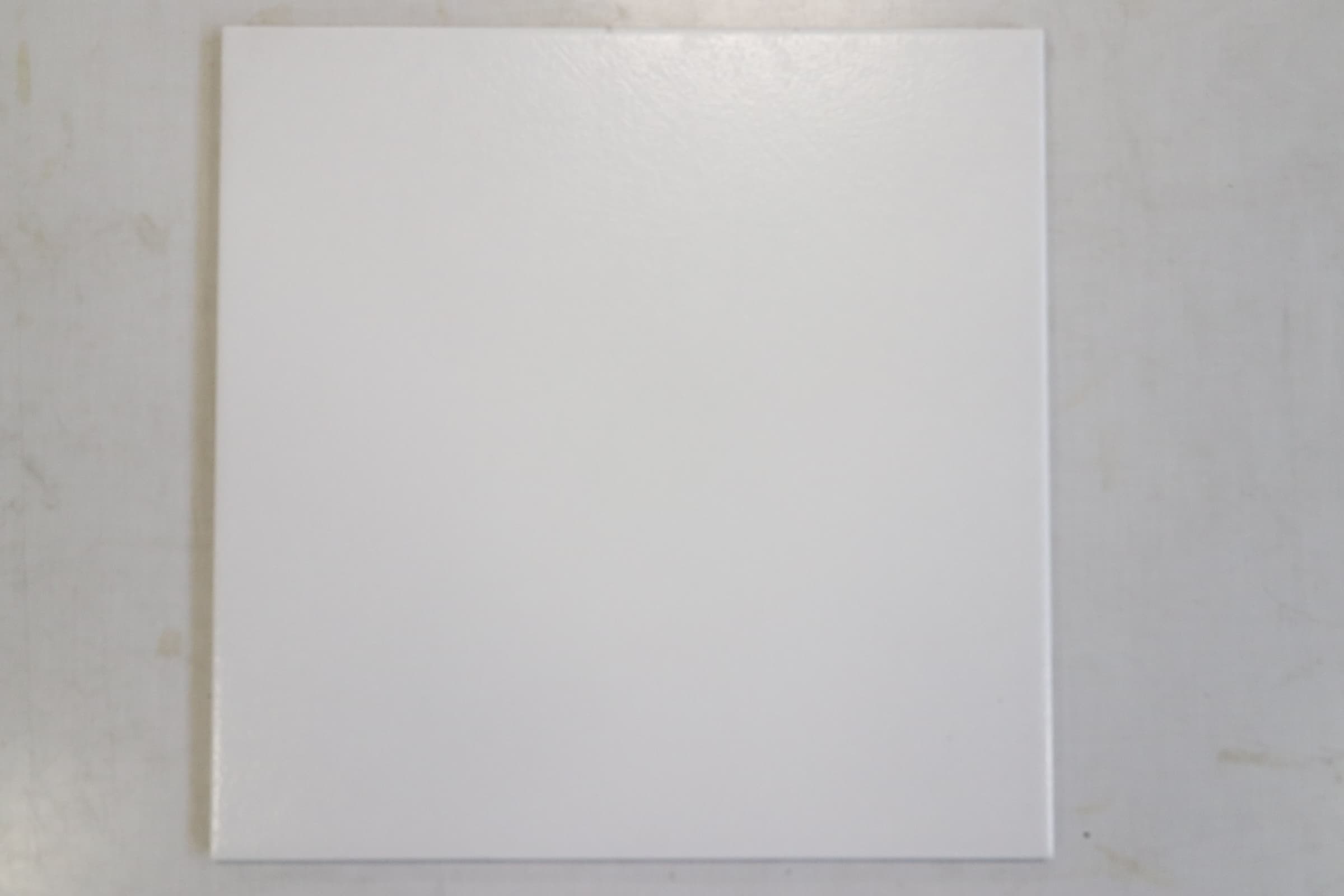 Glaseret Keramik flise Hvid halv blank 33x33cm. Pris pr m2 - 1
